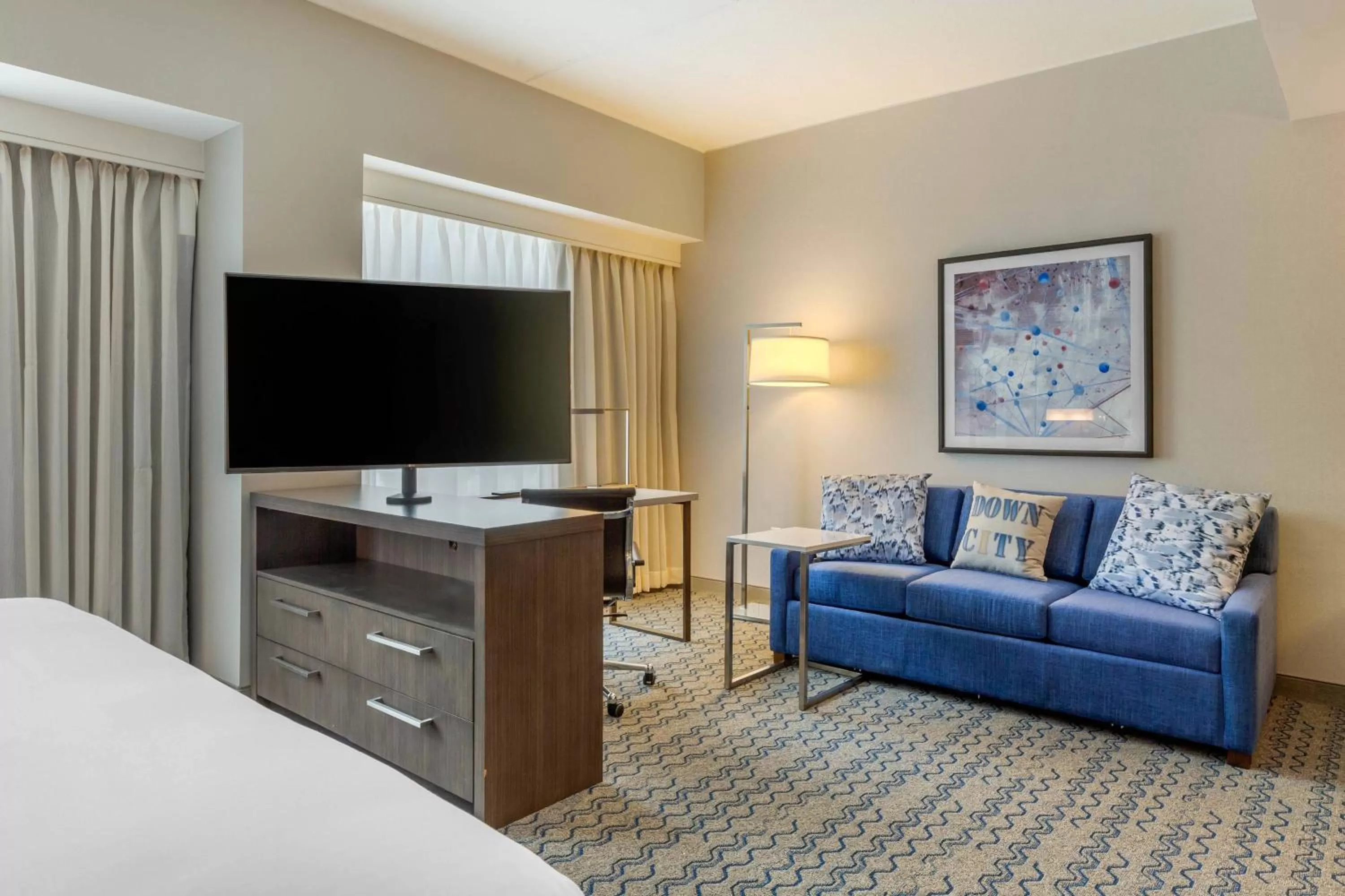 Living room, Bed in Residence Inn Providence Downtown