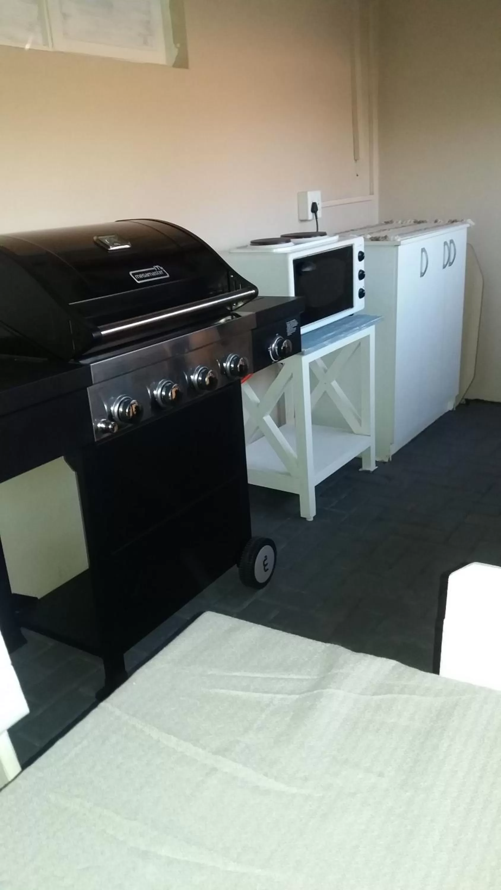 Communal kitchen, Bed in Sunflower Self-Catering