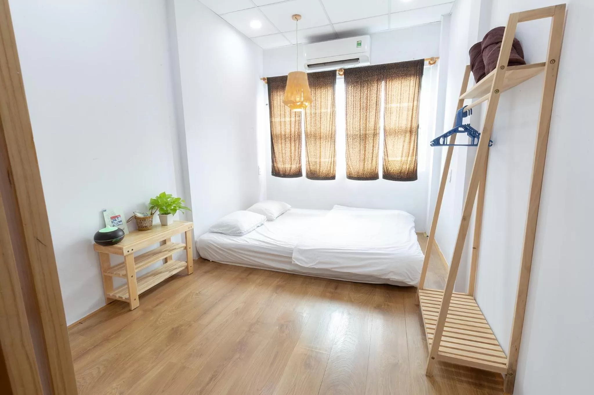 Living room, Bed in HOSTIE SAIGON [WANDERLUST Home]