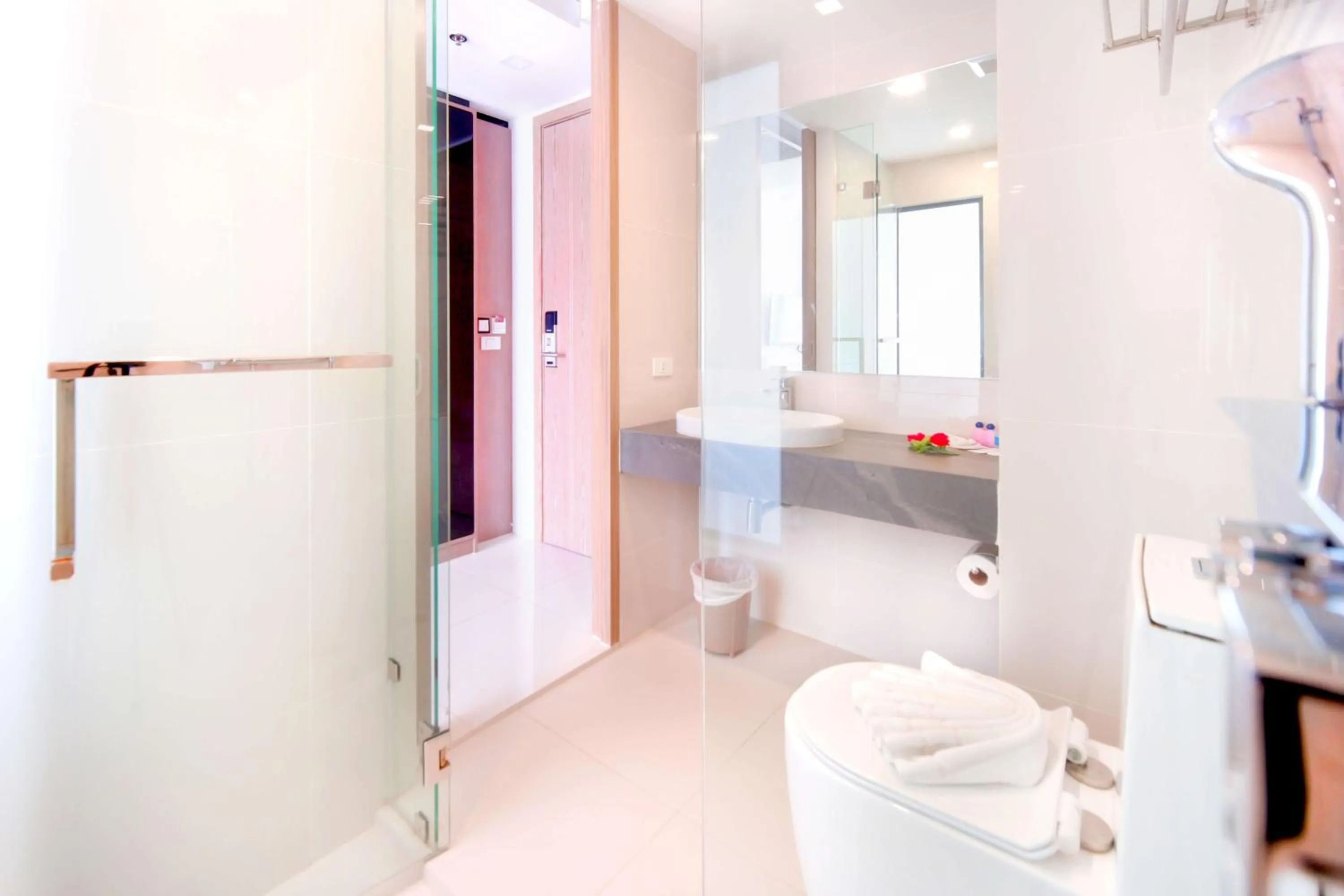 Toilet in Phoenix Hotel Karon Beach