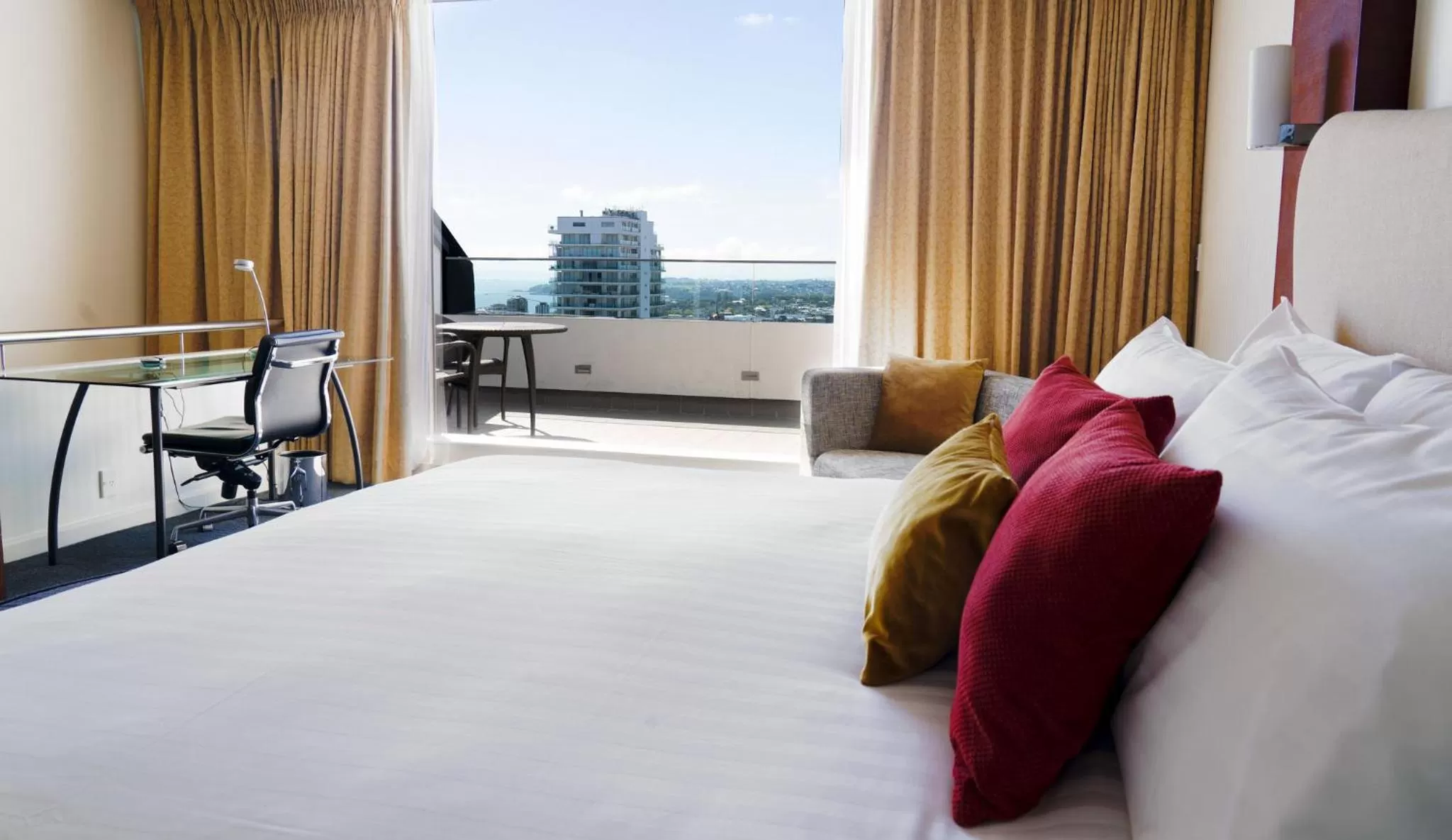 Photo of the whole room, Bed in Crowne Plaza Auckland by IHG