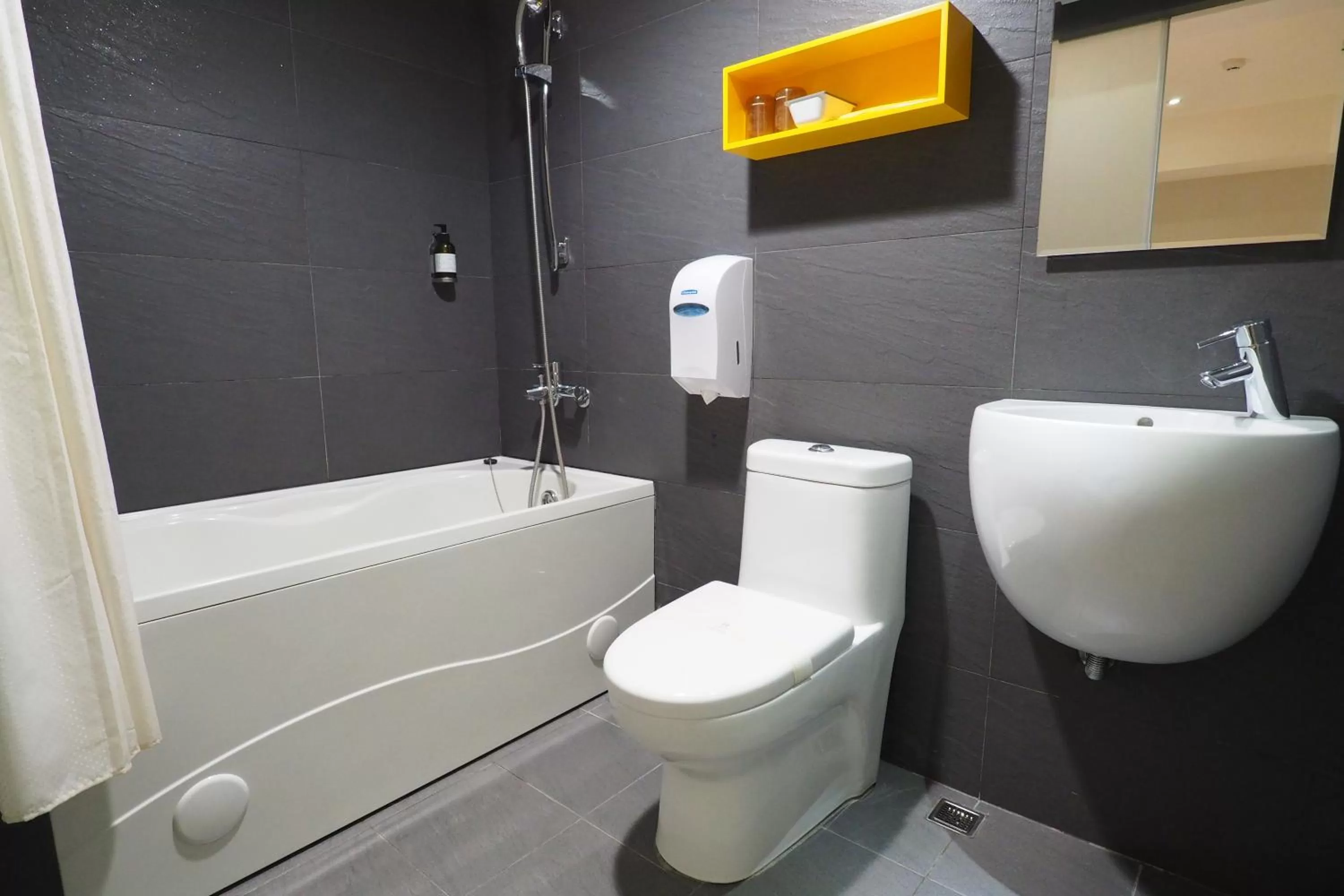 Toilet in Horizon Inn