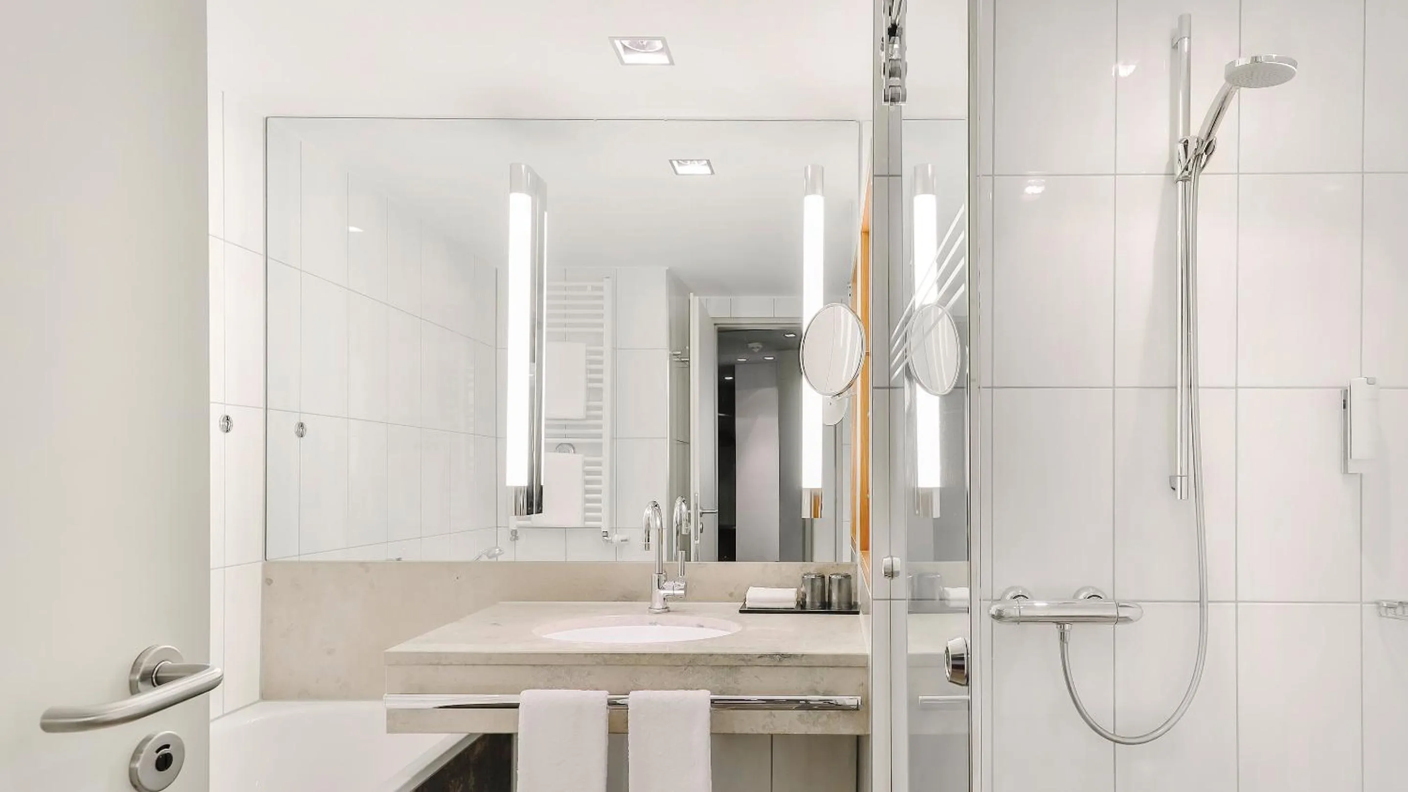 Shower in Dorint Hotel am Heumarkt Köln