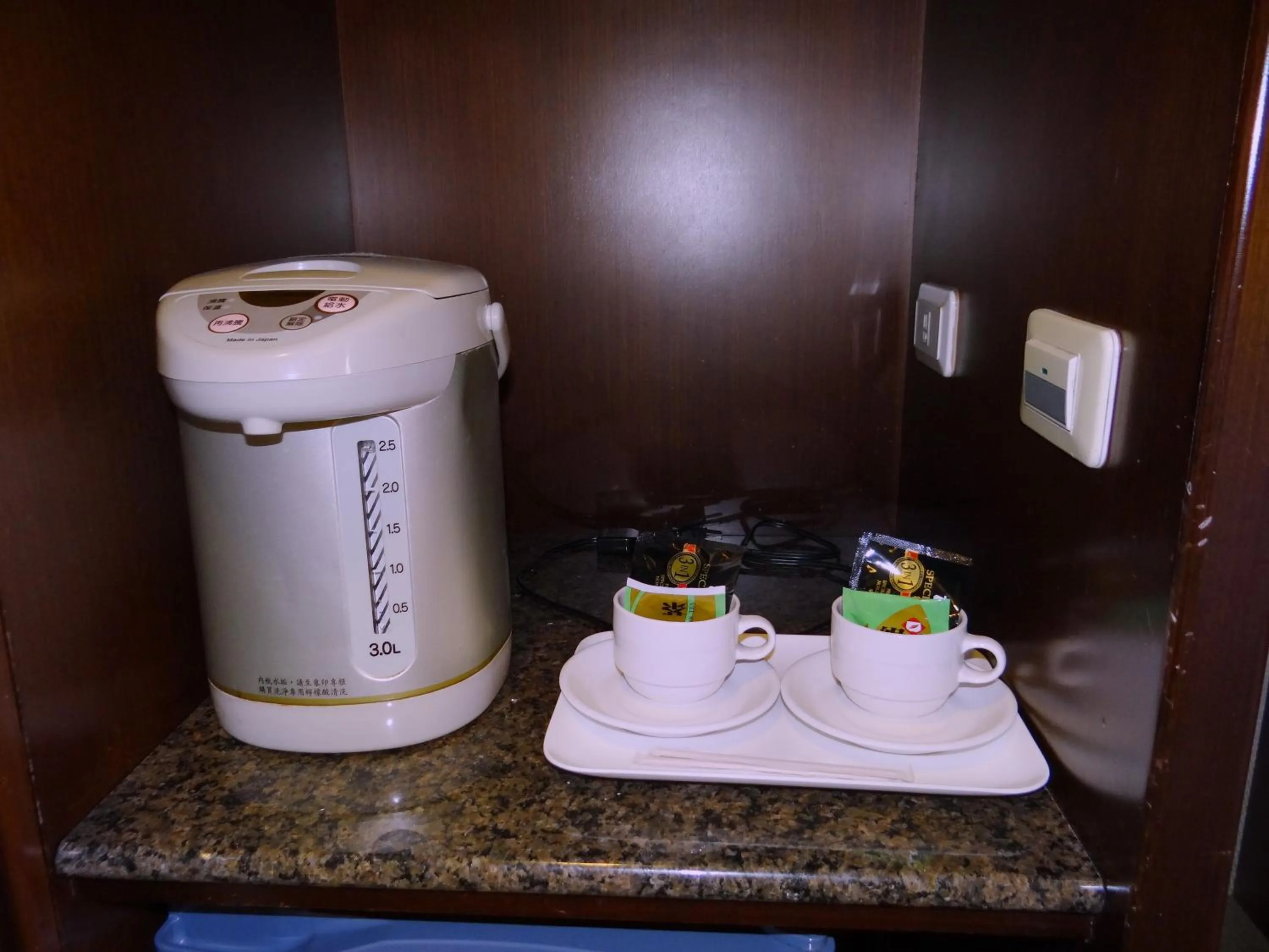Coffee/tea facilities in Wuzhou Hotel