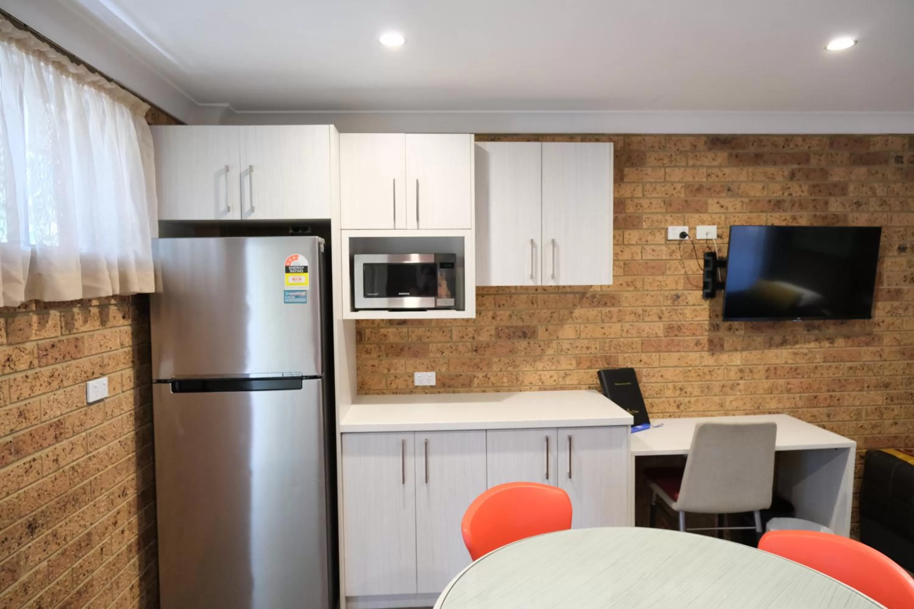 TV and multimedia in Sapphire Palms Motel