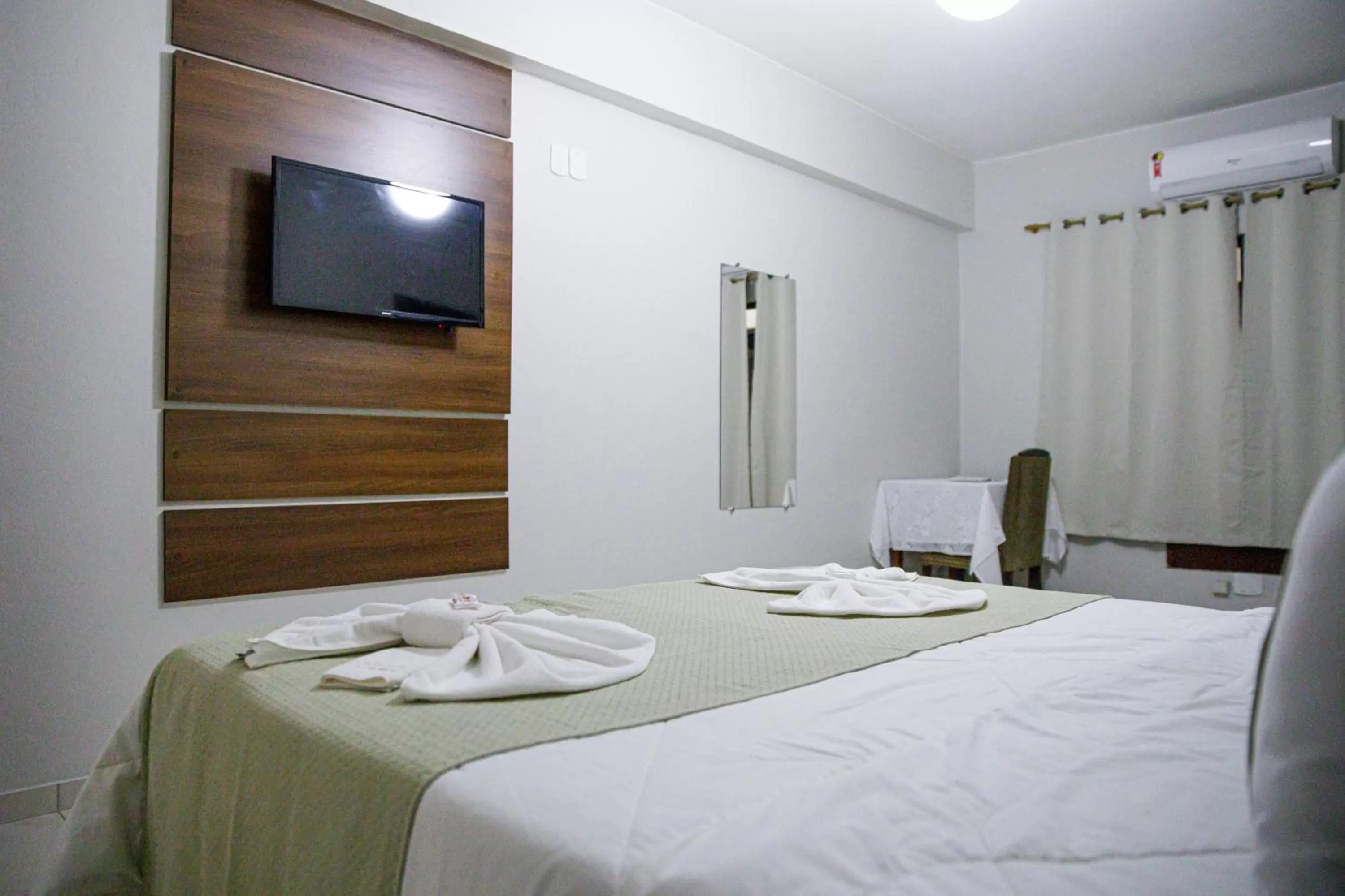 Photo of the whole room, Bed in Hotel Albinos