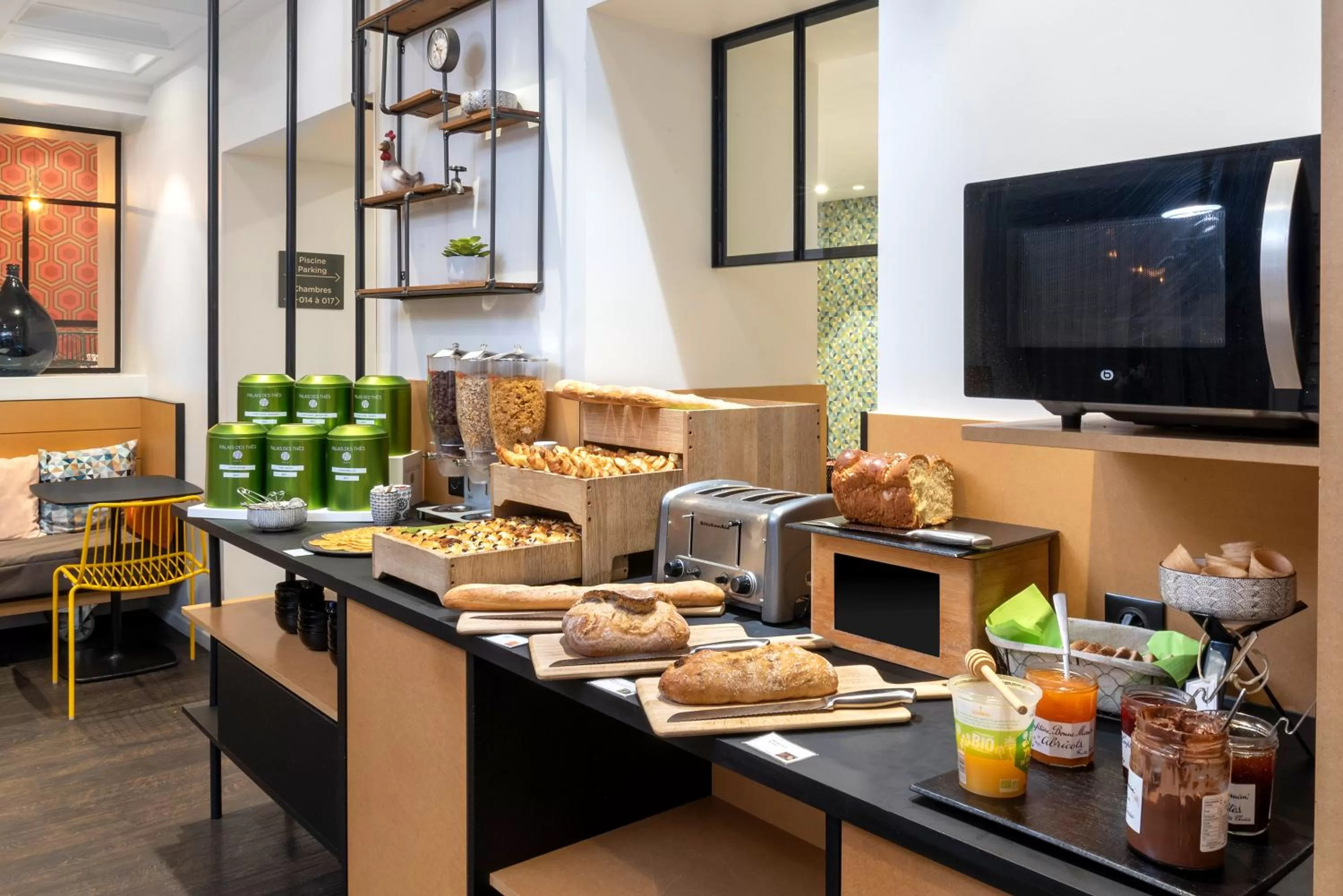 Spring in ibis Styles Macon Centre