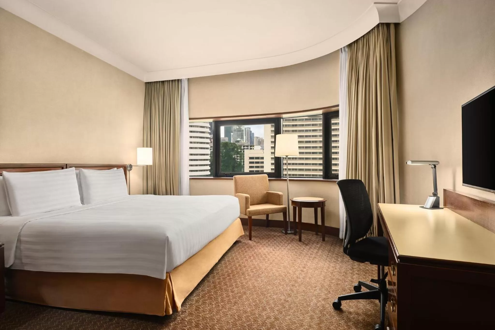 Photo of the whole room, Bed in Holiday Inn Singapore Atrium by IHG