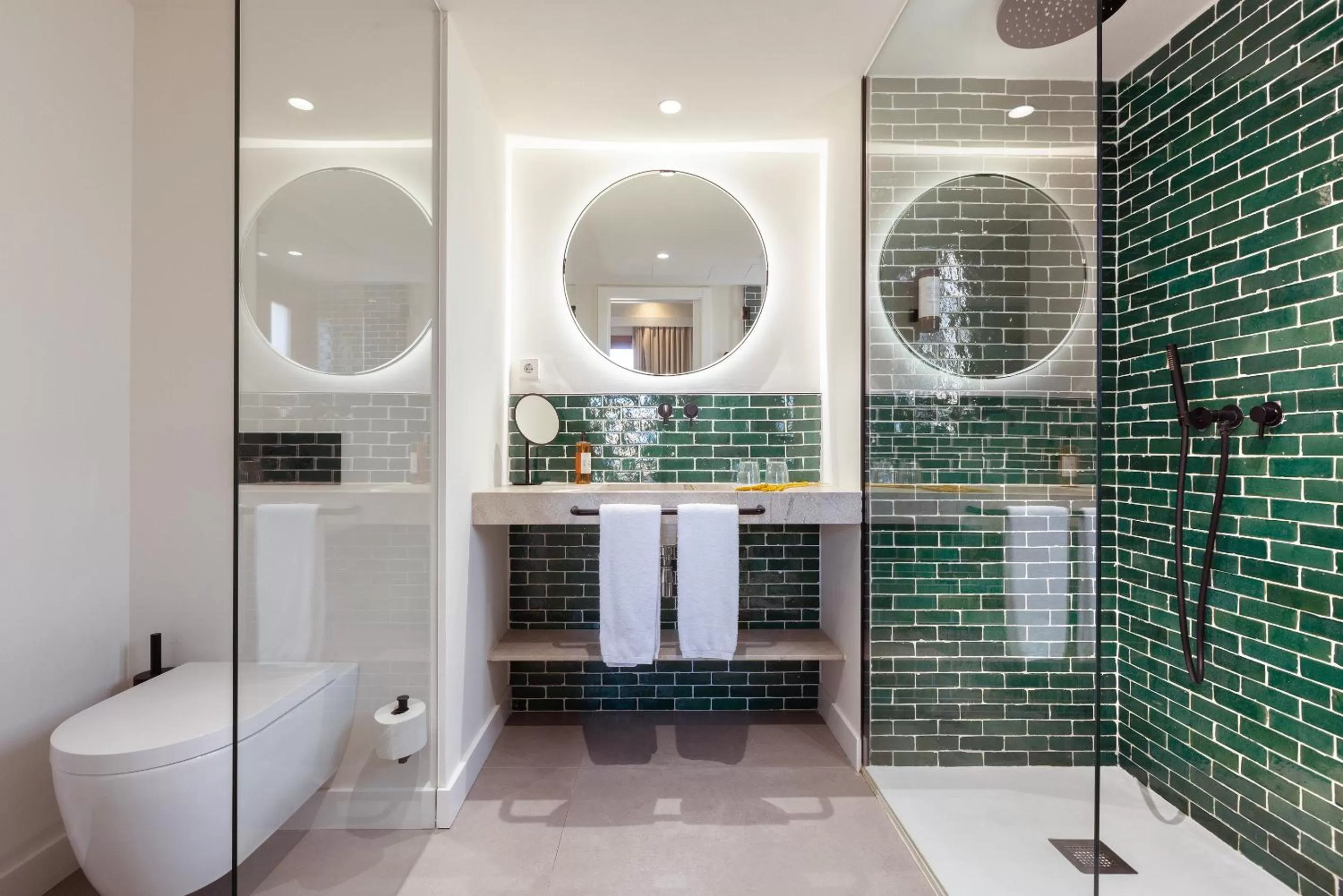 Shower in Samaritana Suites