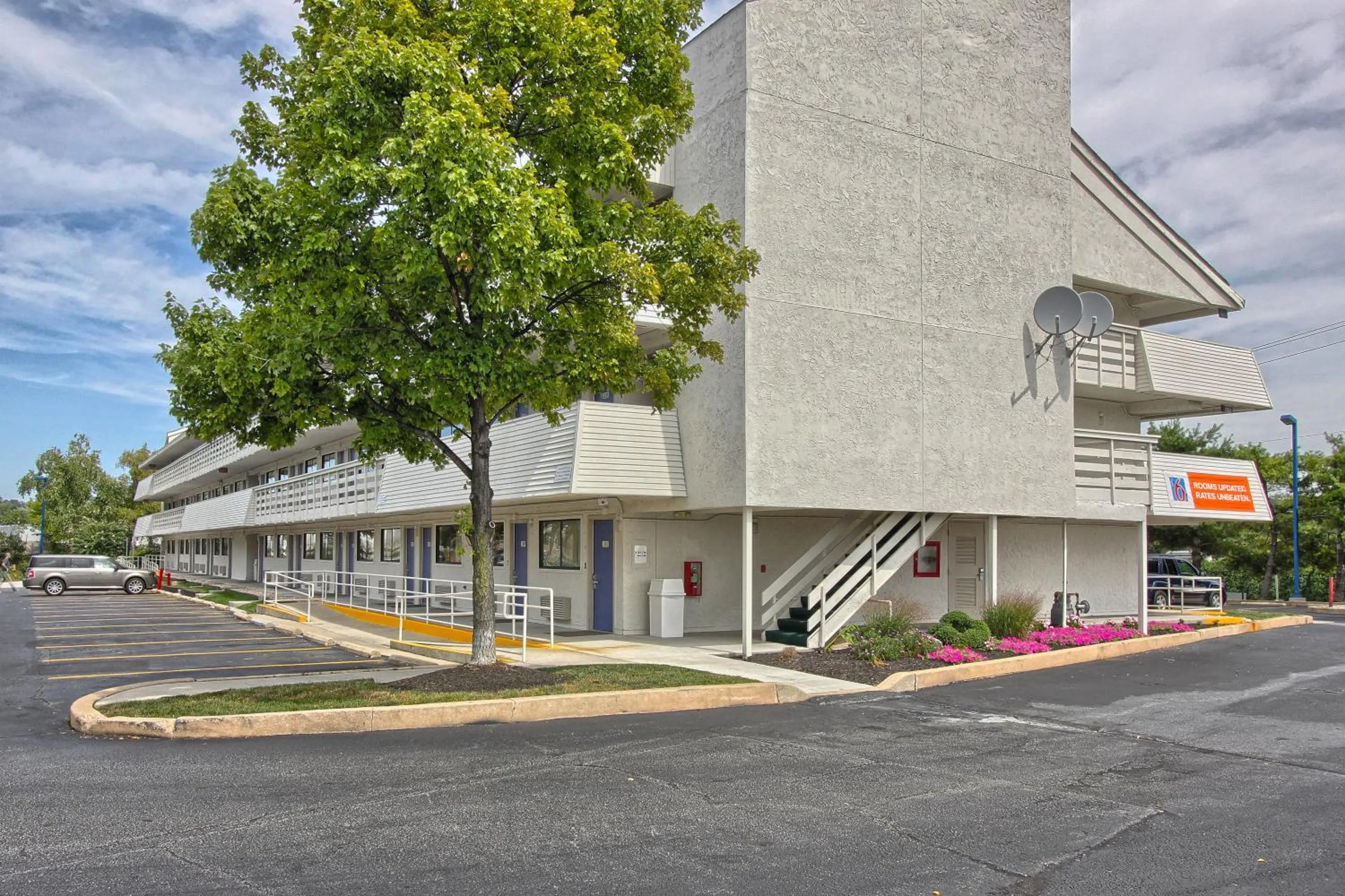 Property building in Motel 6-York, PA