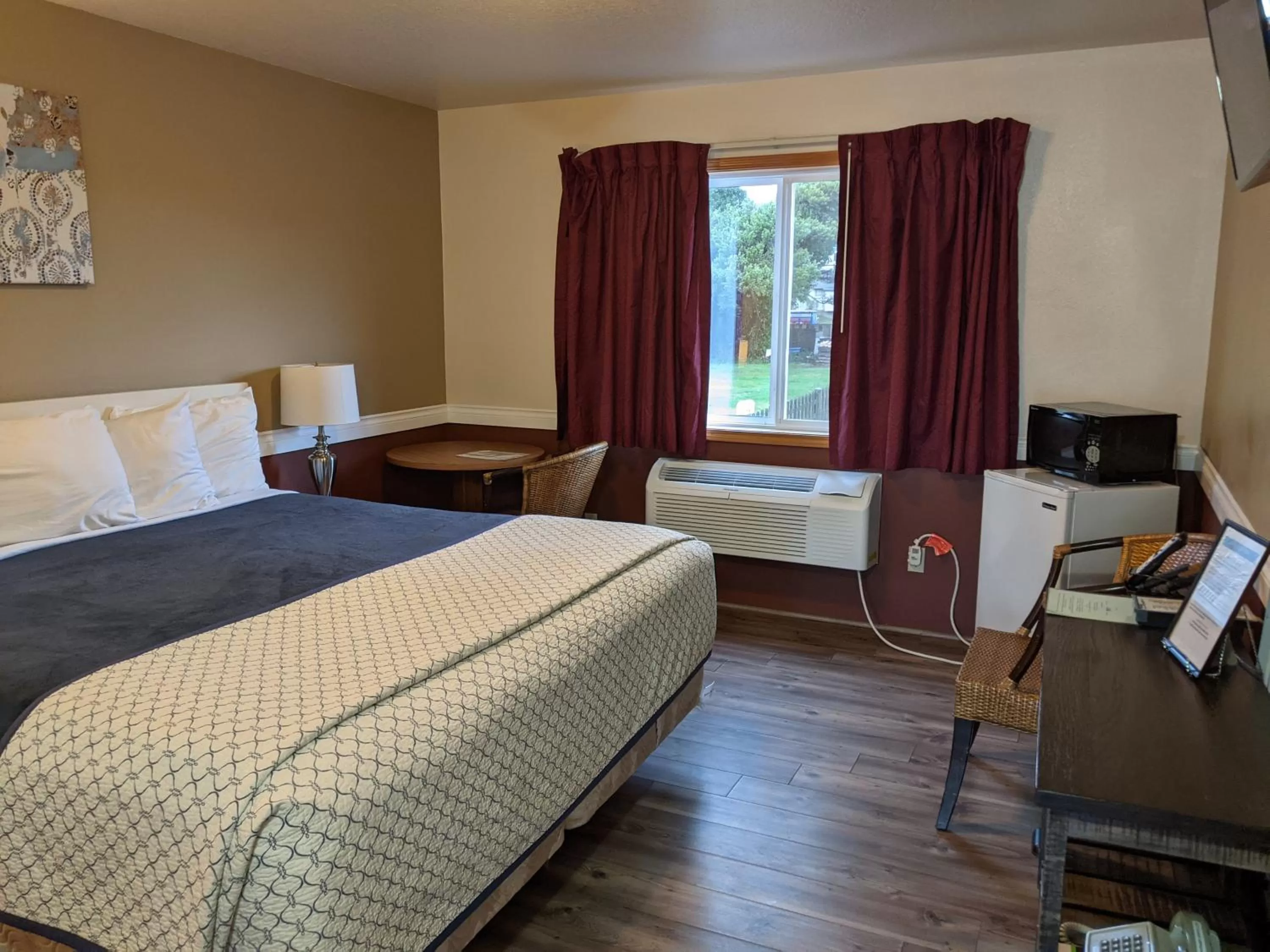 Bed in Hillcrest Inn