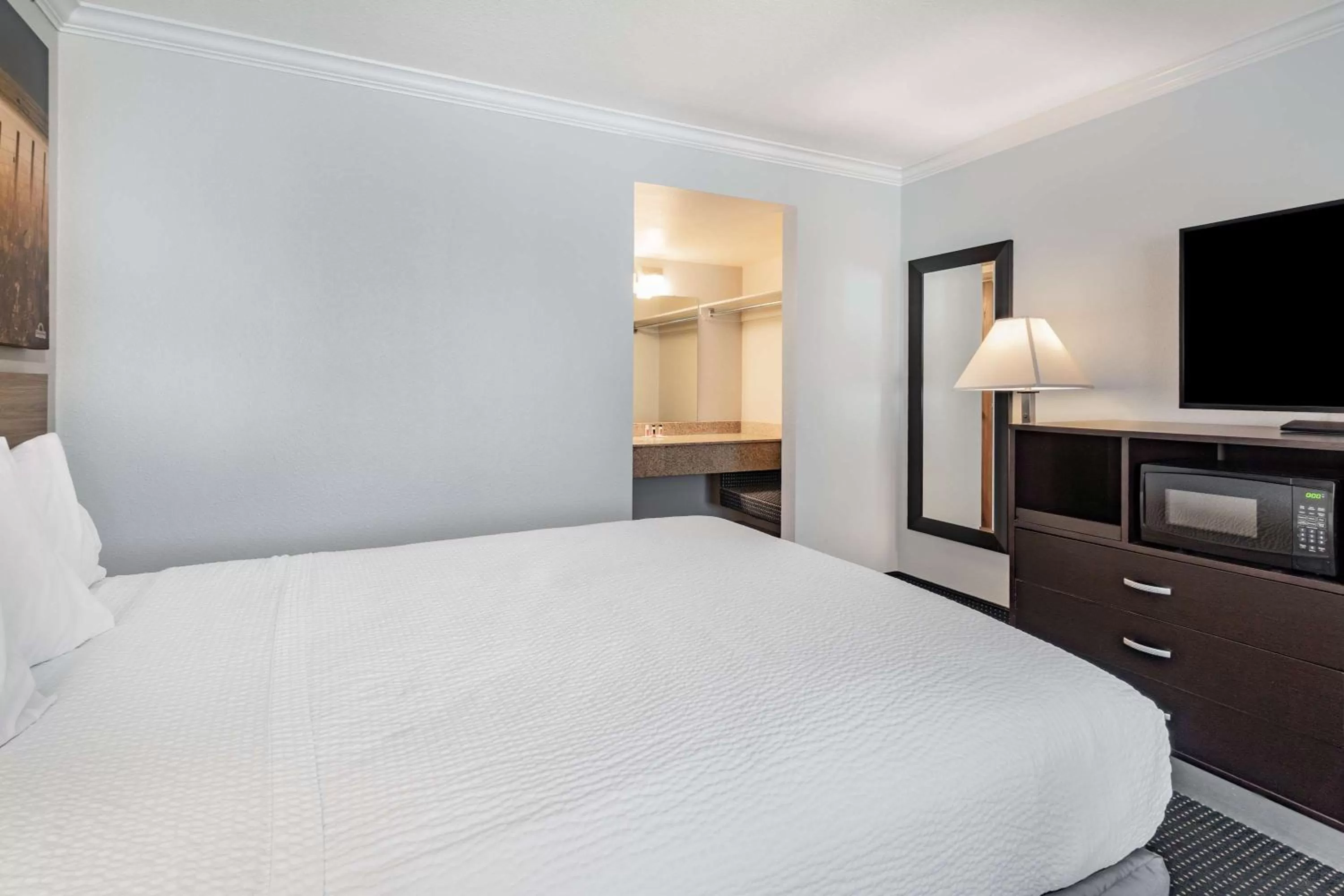 Bedroom, Bed in Days Inn by Wyndham Winnemucca