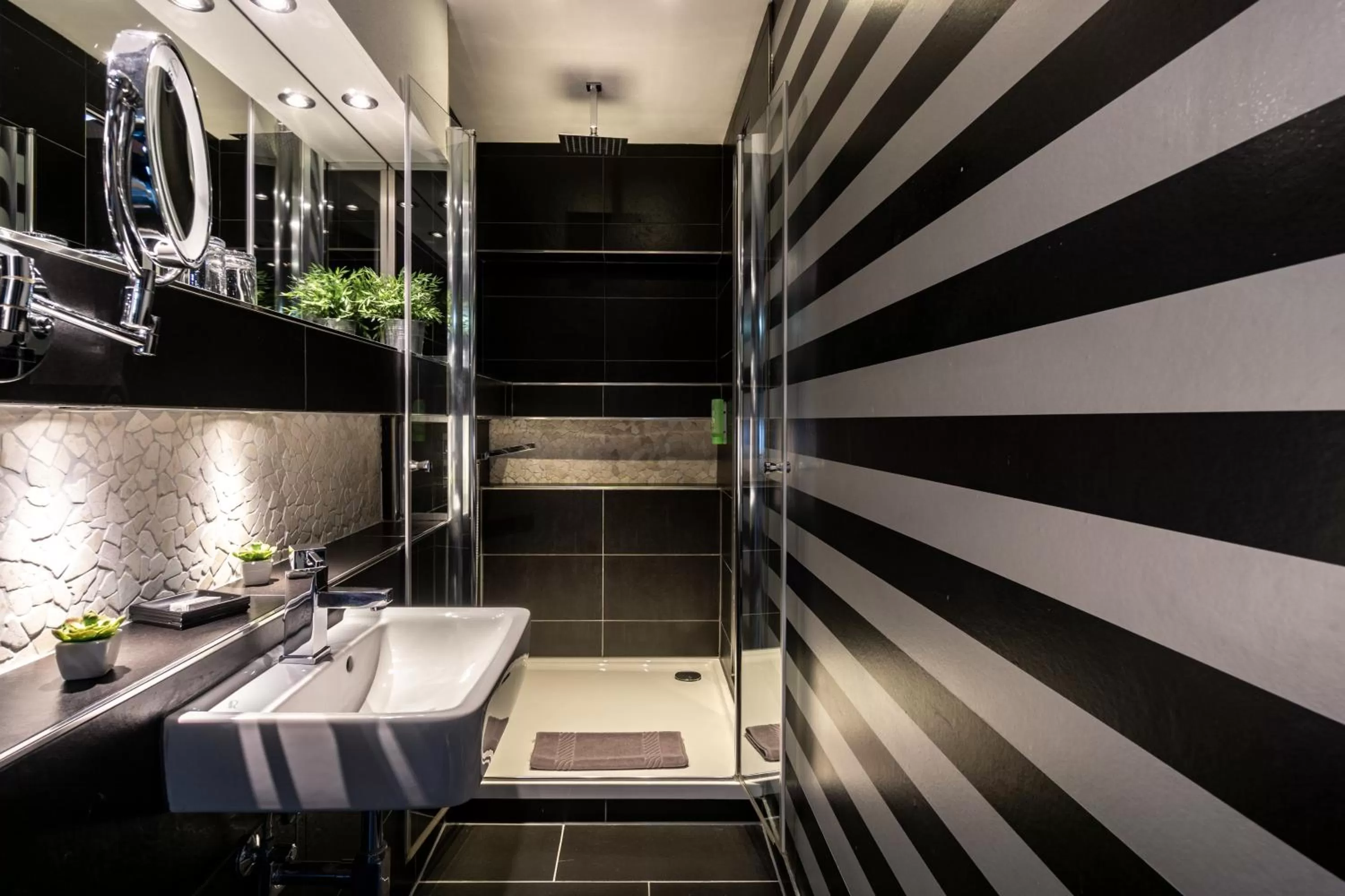 Shower in SL'otel - Das StadtHotel - voll Klimatisiert