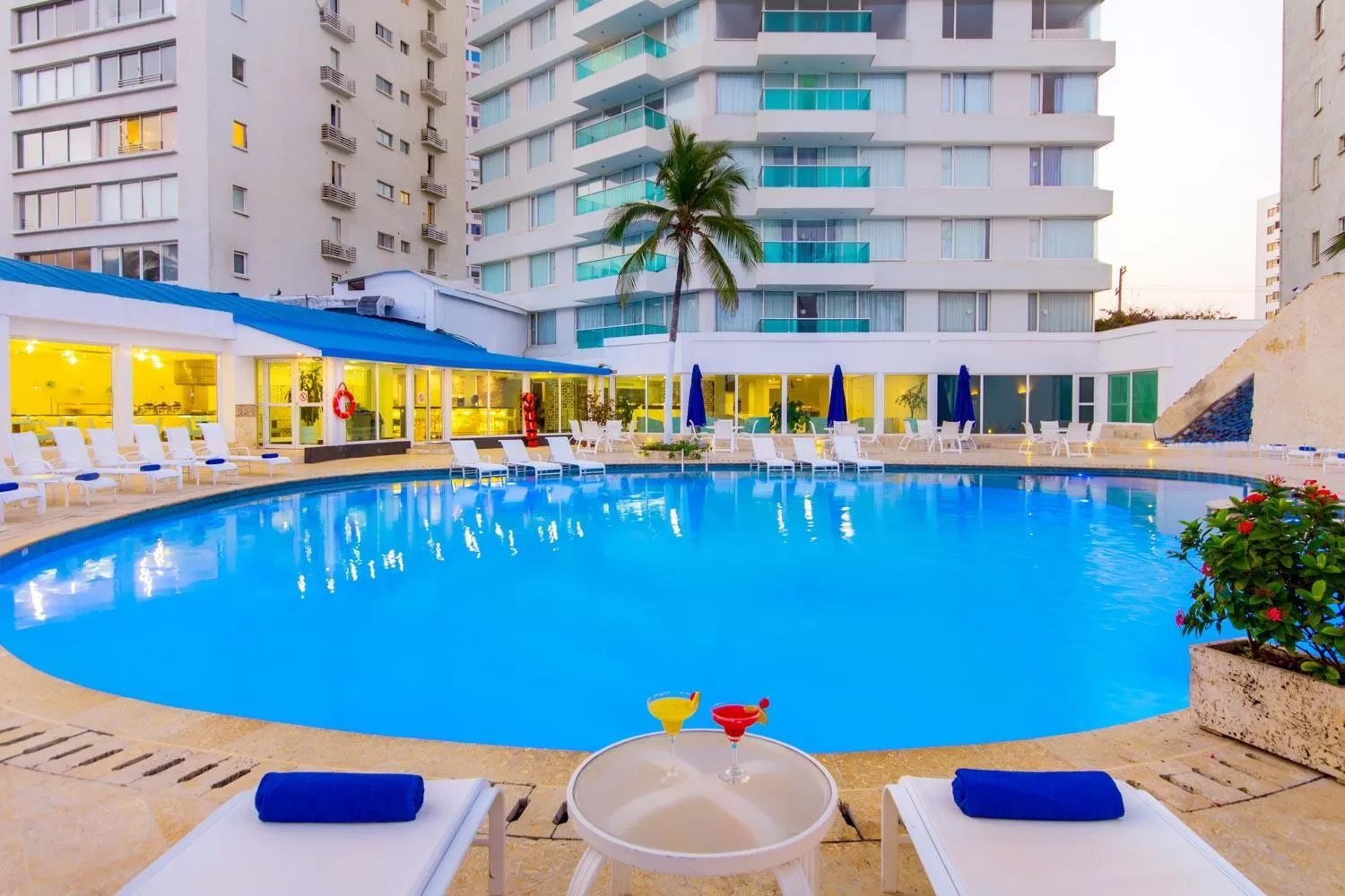 Pool view in Hotel Dann Cartagena