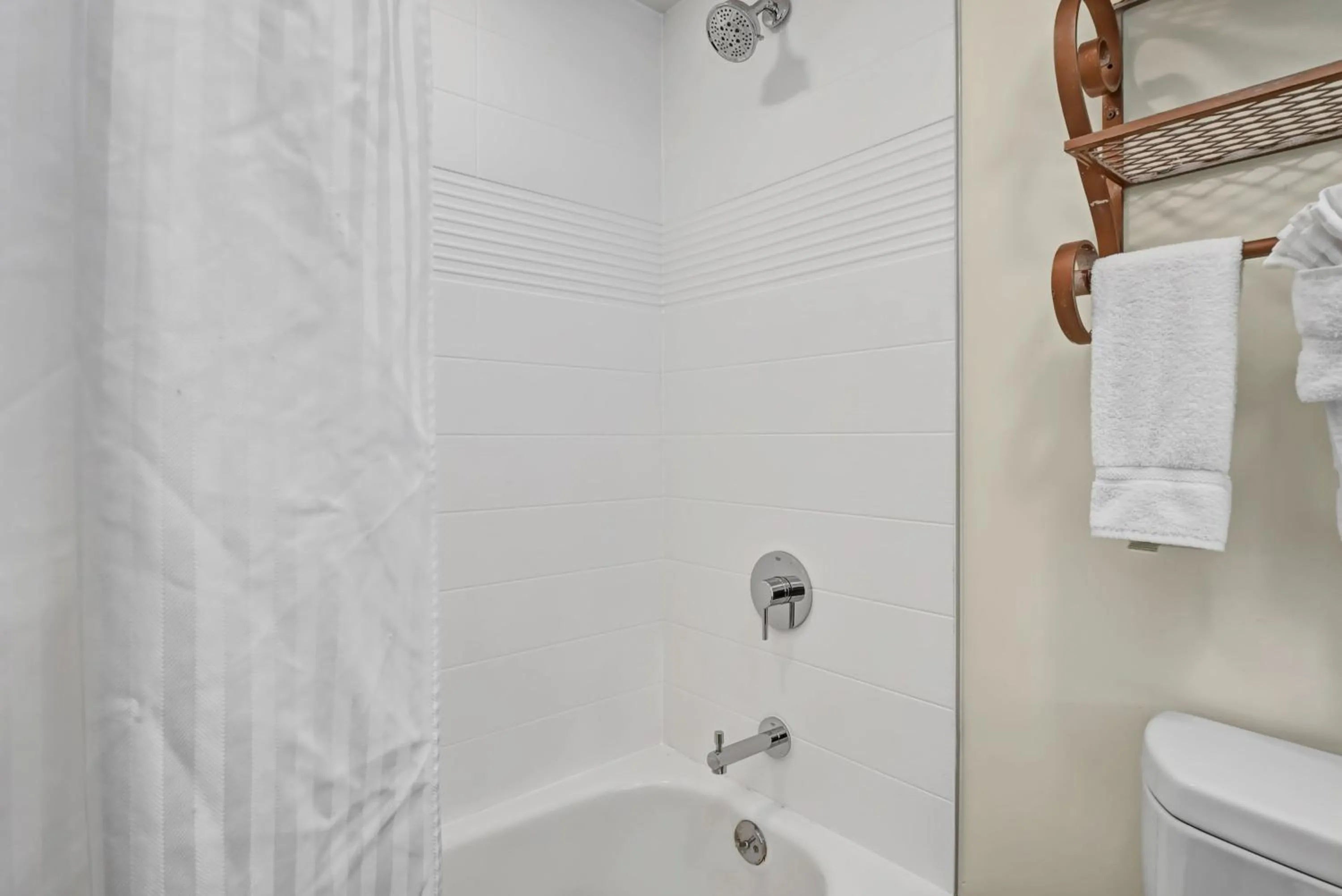 Photo of the whole room in Holiday Inn - Piscataway - Somerset by IHG