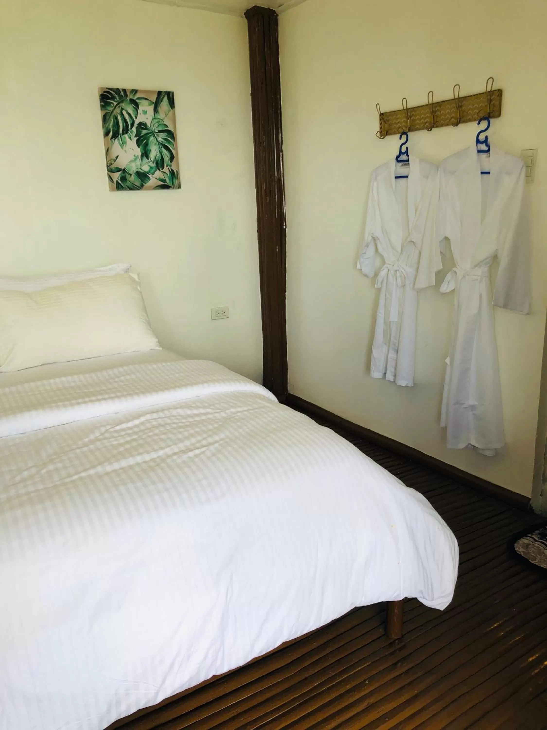 Bed in Bintana sa Paraiso Binunsaran