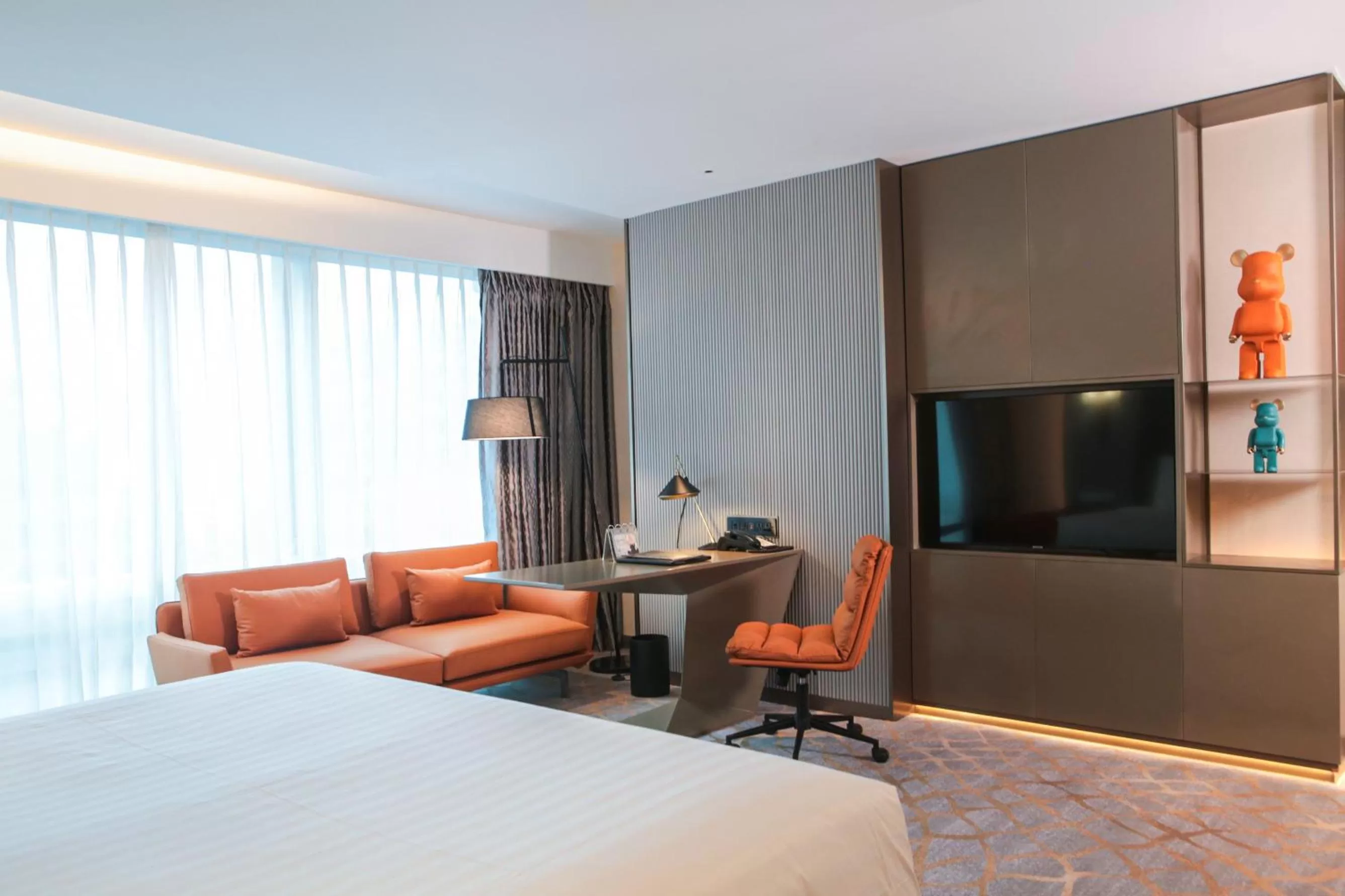 Seating area, Bed in Pullman Shanghai Central