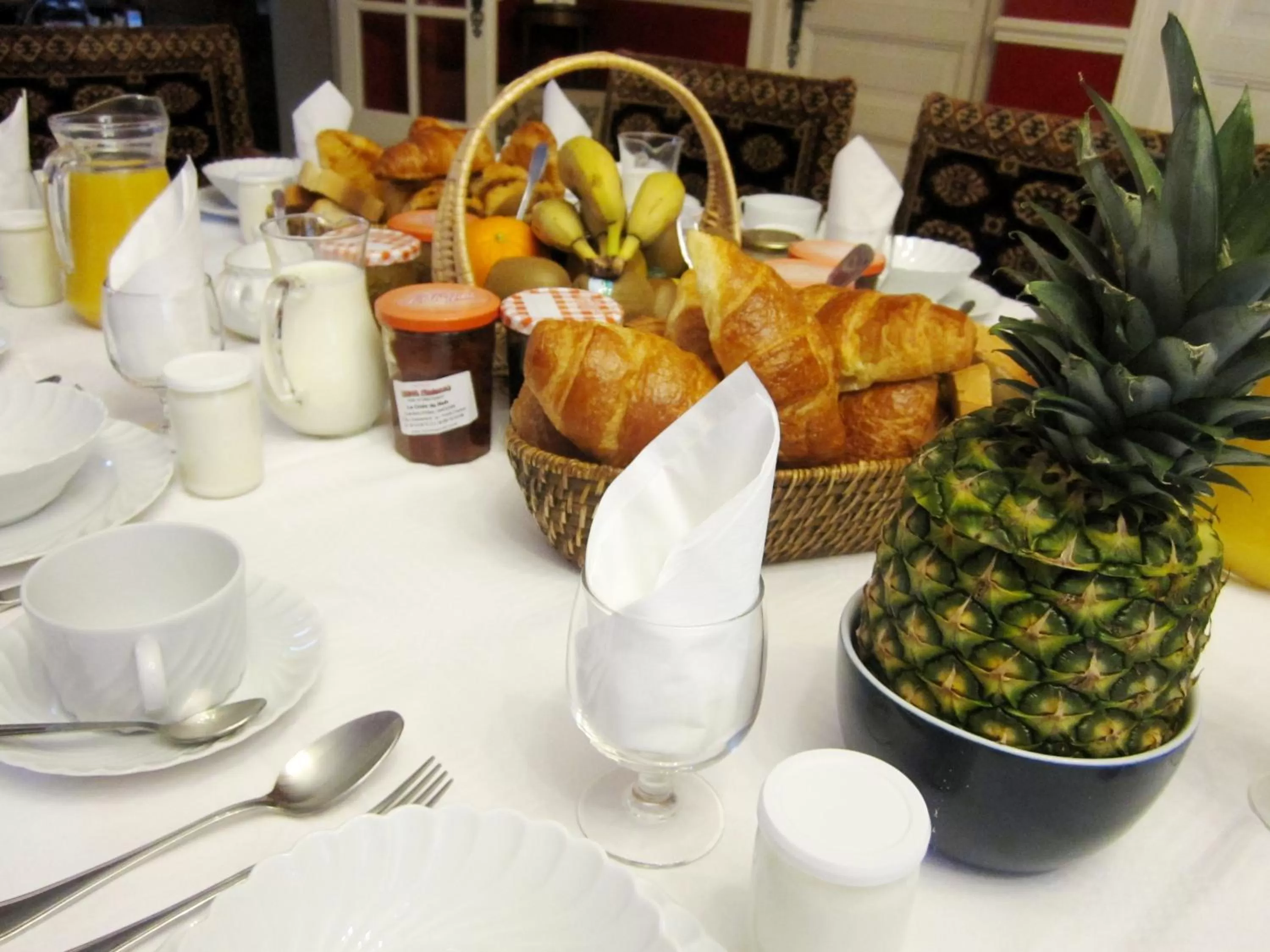 Property building, Breakfast in La Croix du Reh