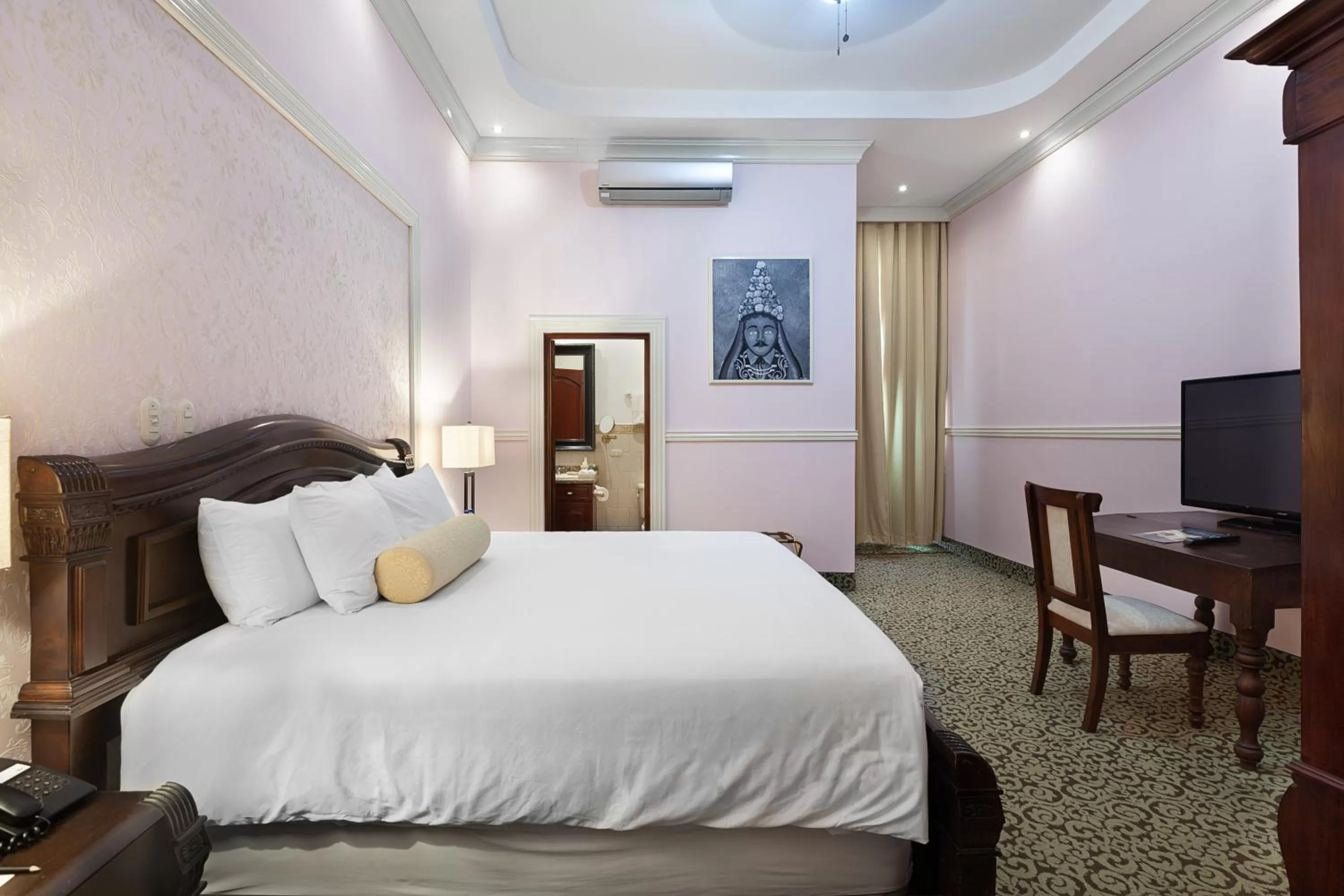 Photo of the whole room, Bed in Hotel la Perla Leon