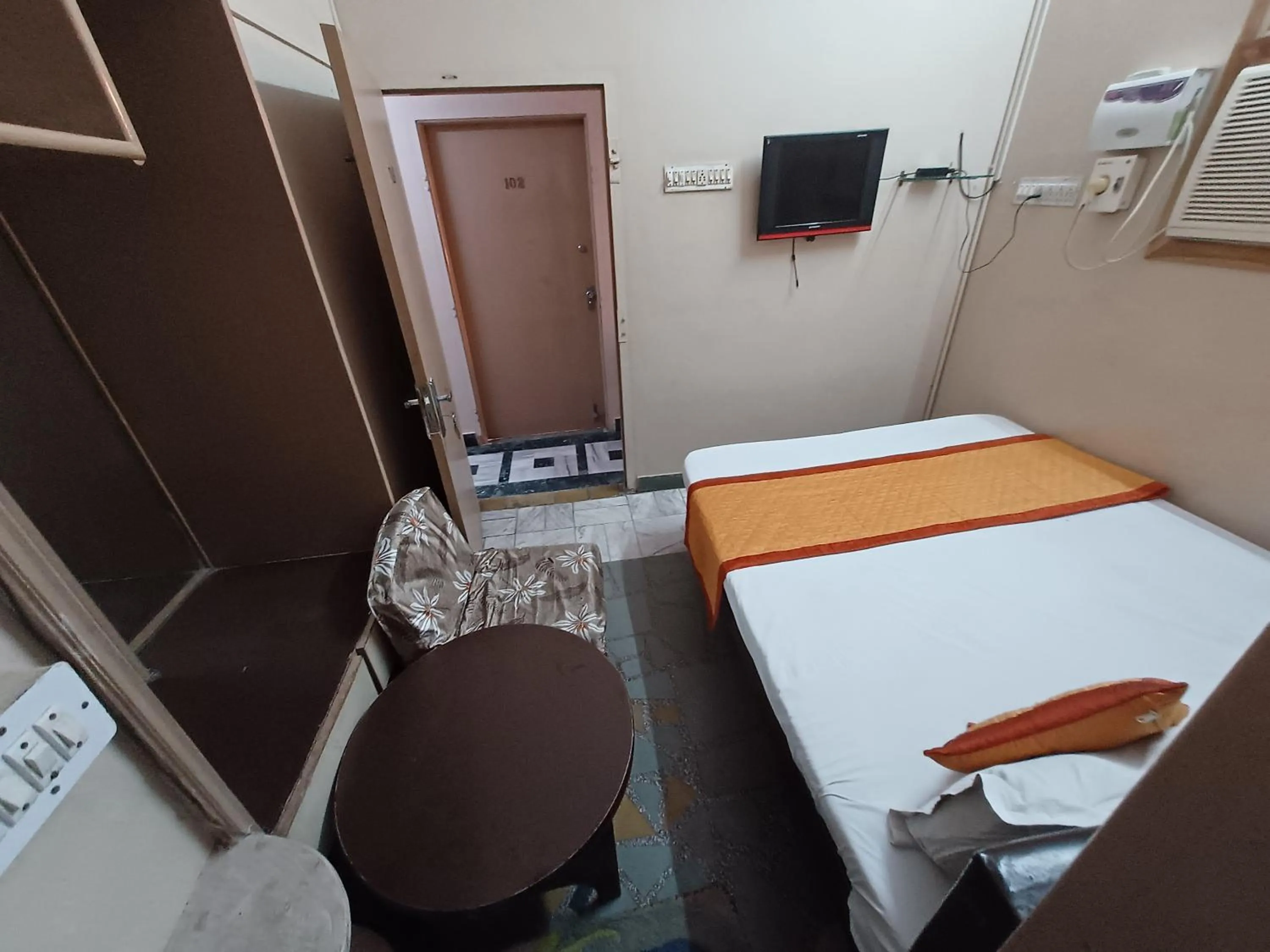 Bed in Kailash Hotel