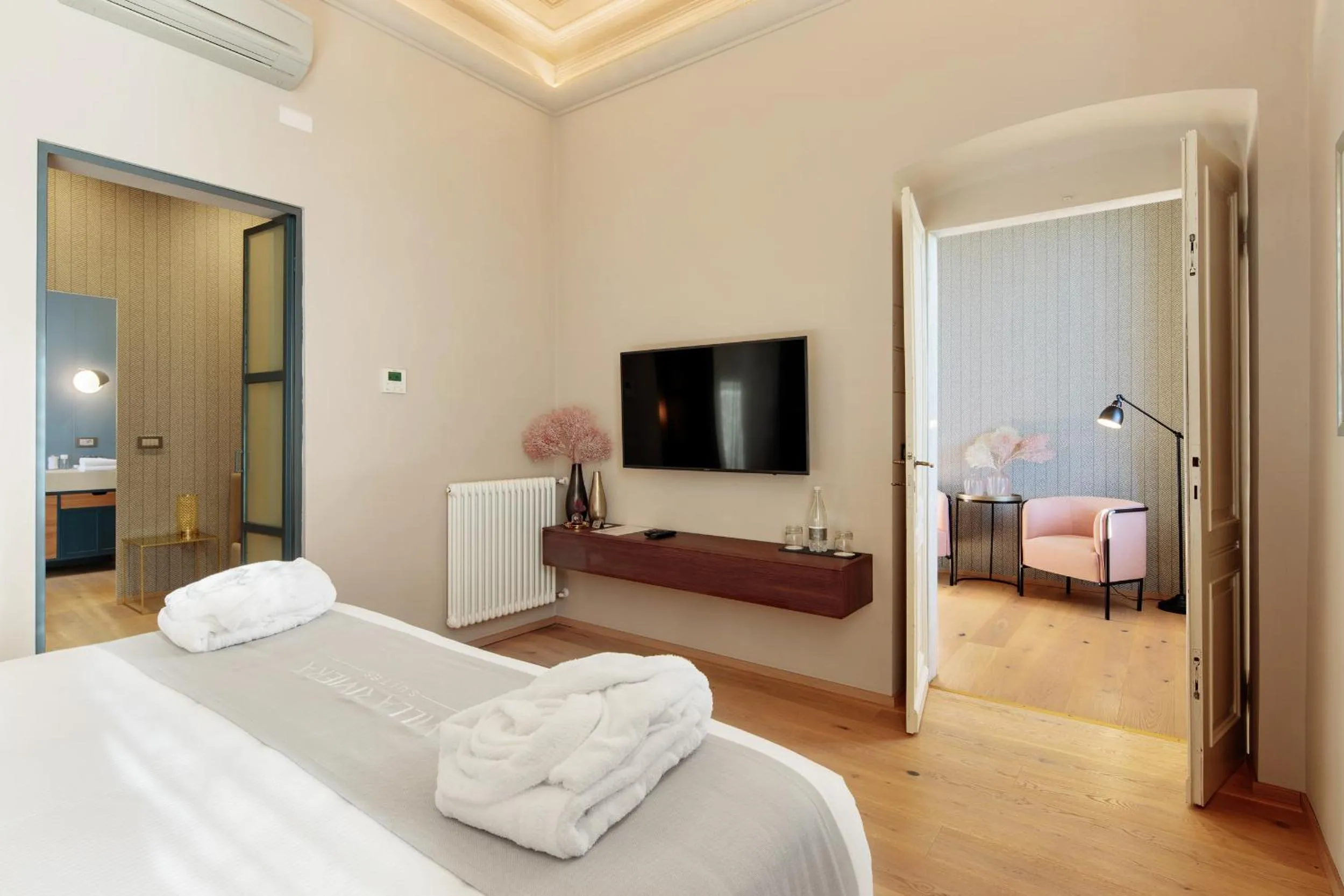Bed in Villa Riviera Resort