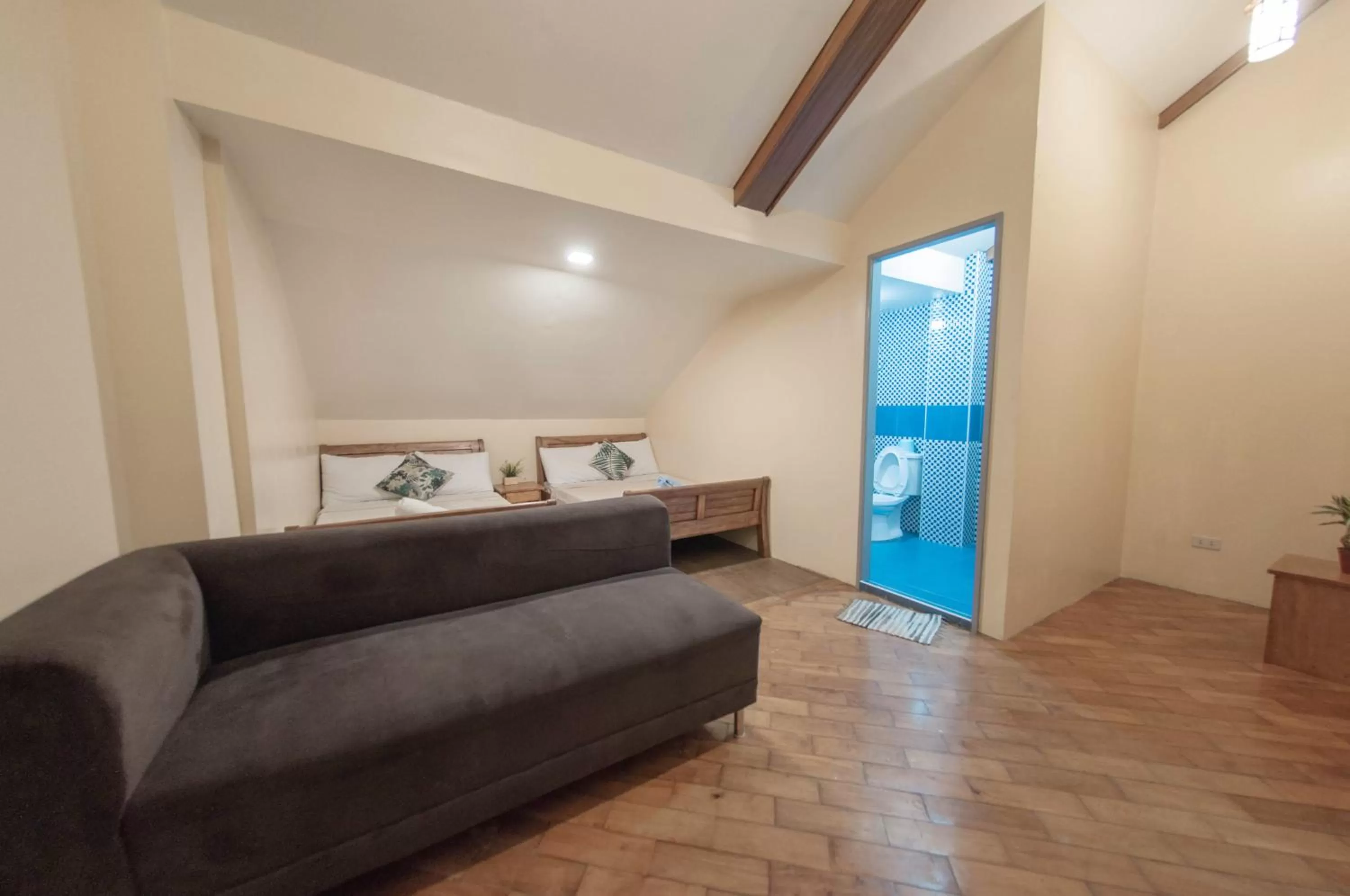 The Half House by Elmar Cabin