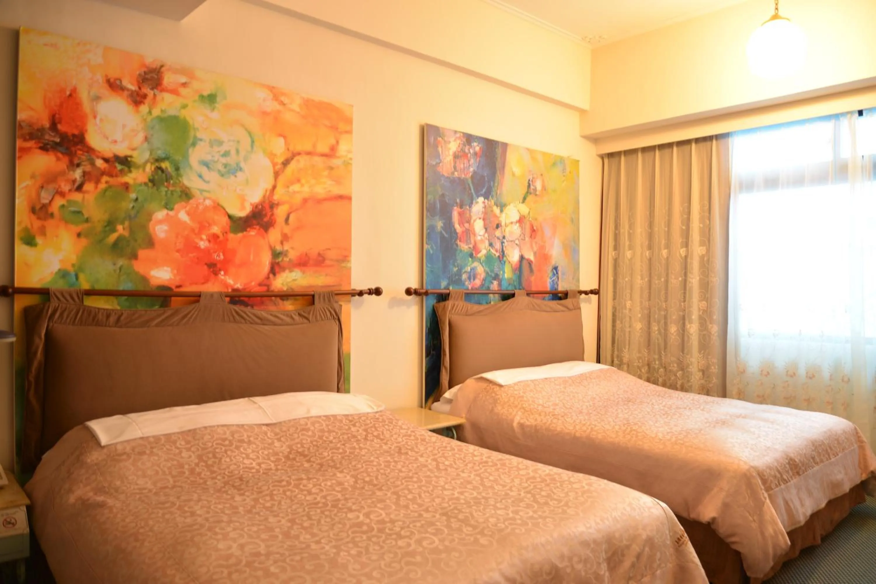 Bed in Kingship Hotel Kaohsiung Inter Continental