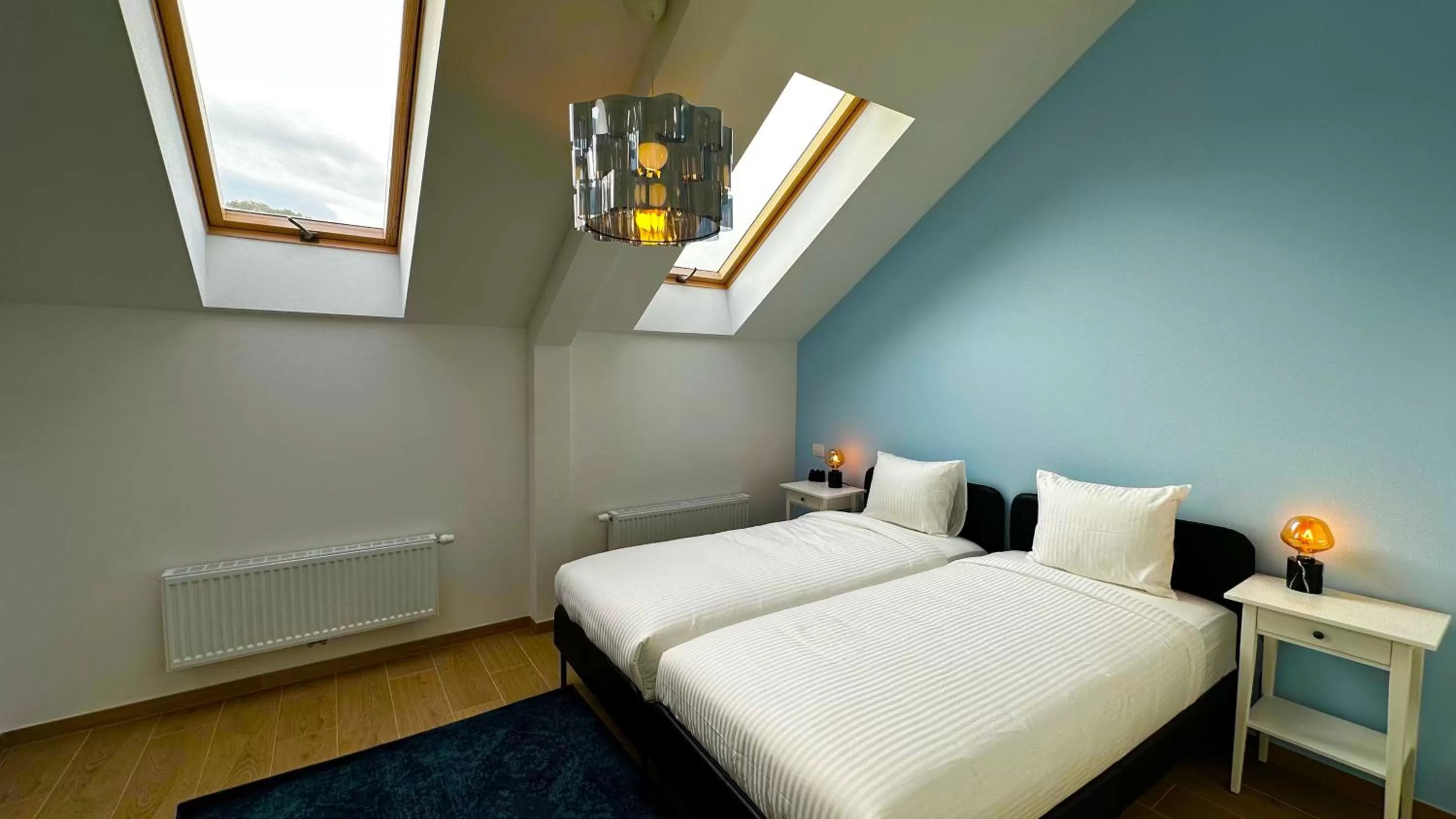 Bedroom, Bed in OneLuxStay near Fashion District