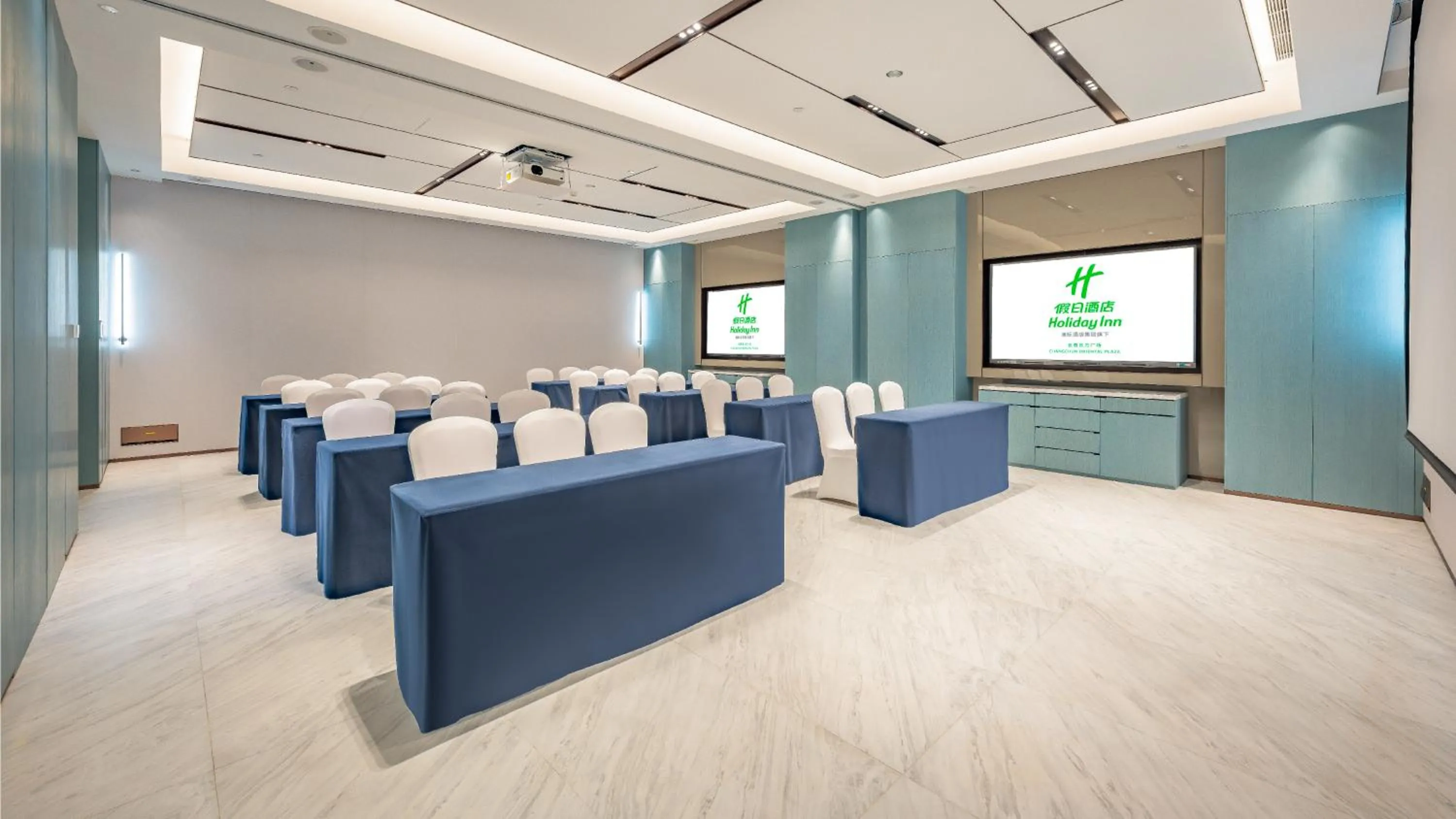 Meeting/conference room in Holiday Inn Changchun Oriental Plaza by IHG