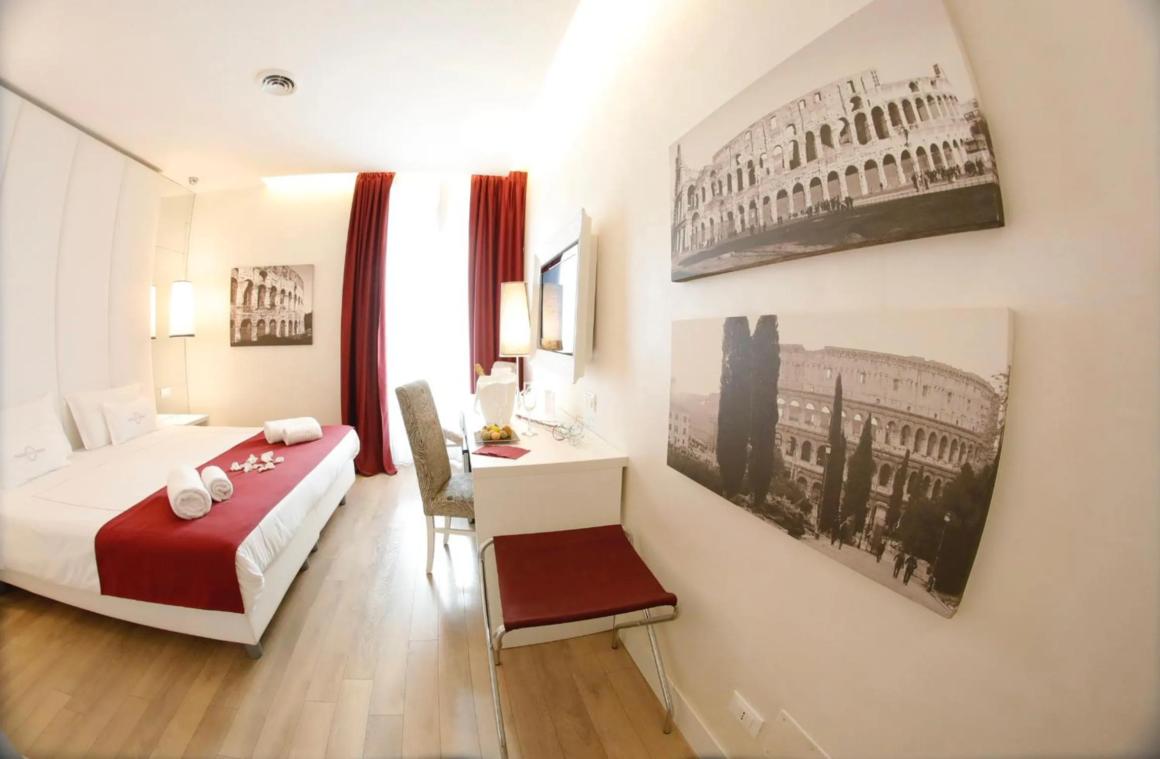 Photo of the whole room, Bed in Tullia&Prisca Relais