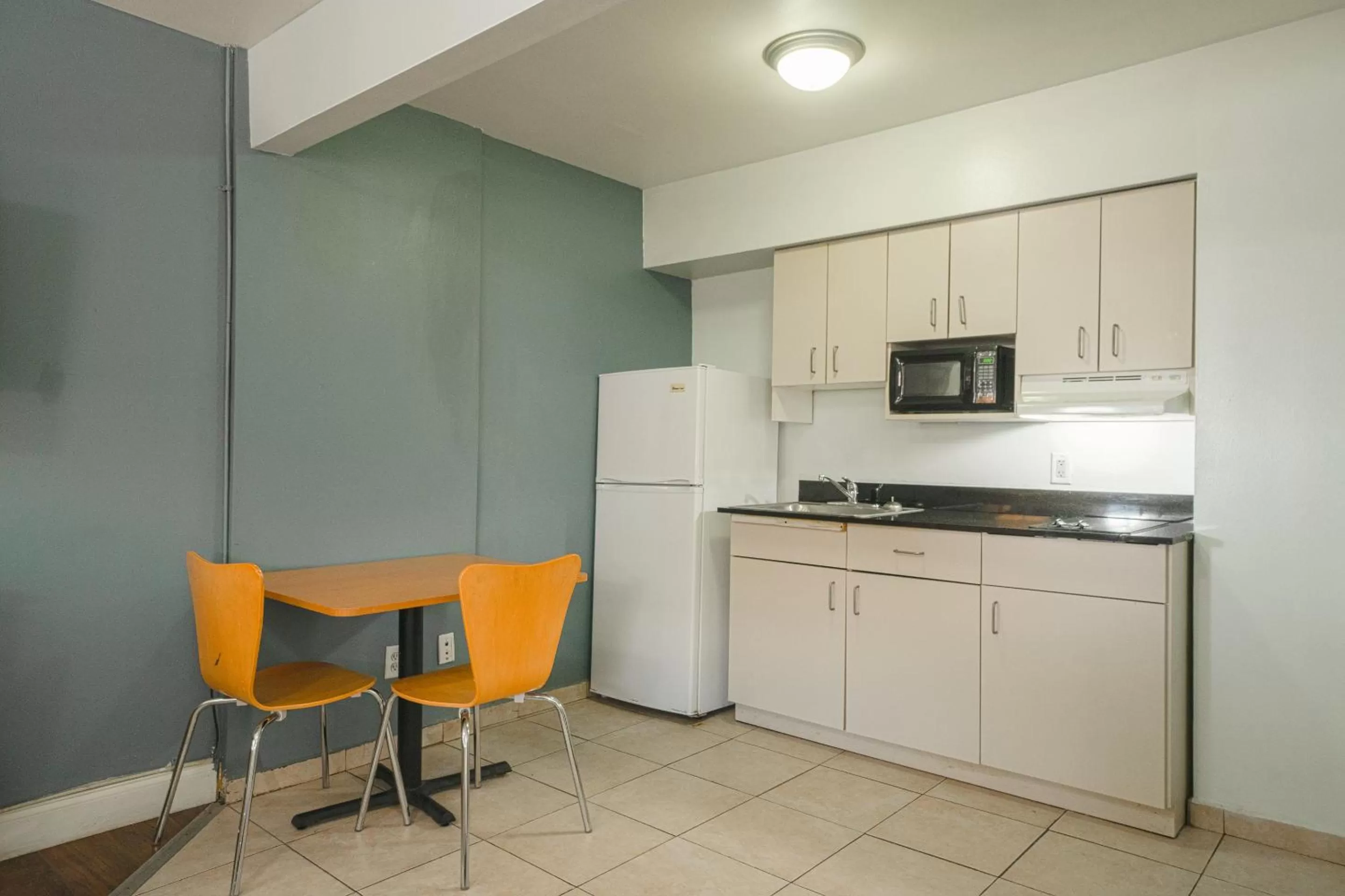 2 Full Beds Accessible with Kitchenette Non-Smoking in OYO Hotel Midland