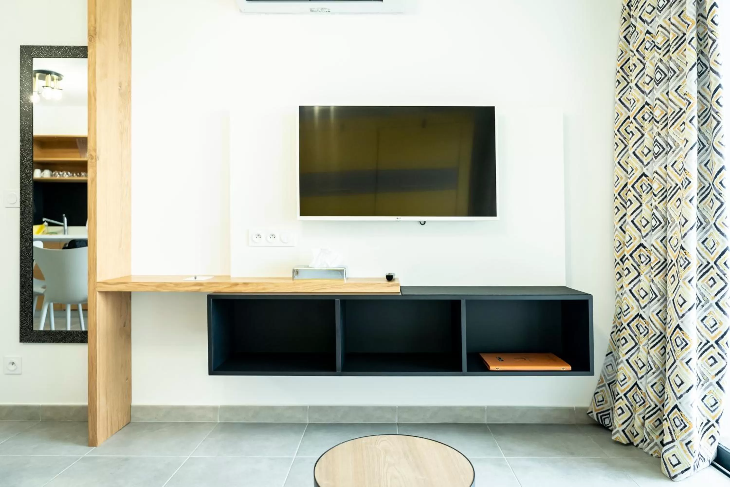 TV and multimedia in hôtel résidence a torra