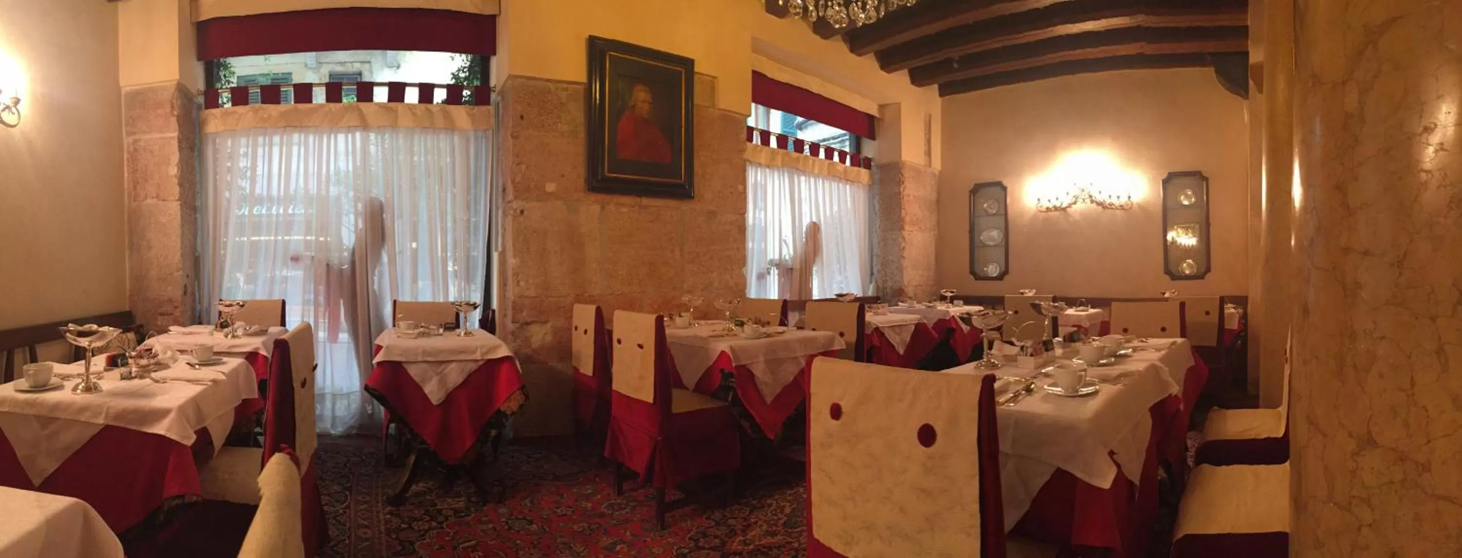 Restaurant/places to eat in Hotel Gabbia D'Oro