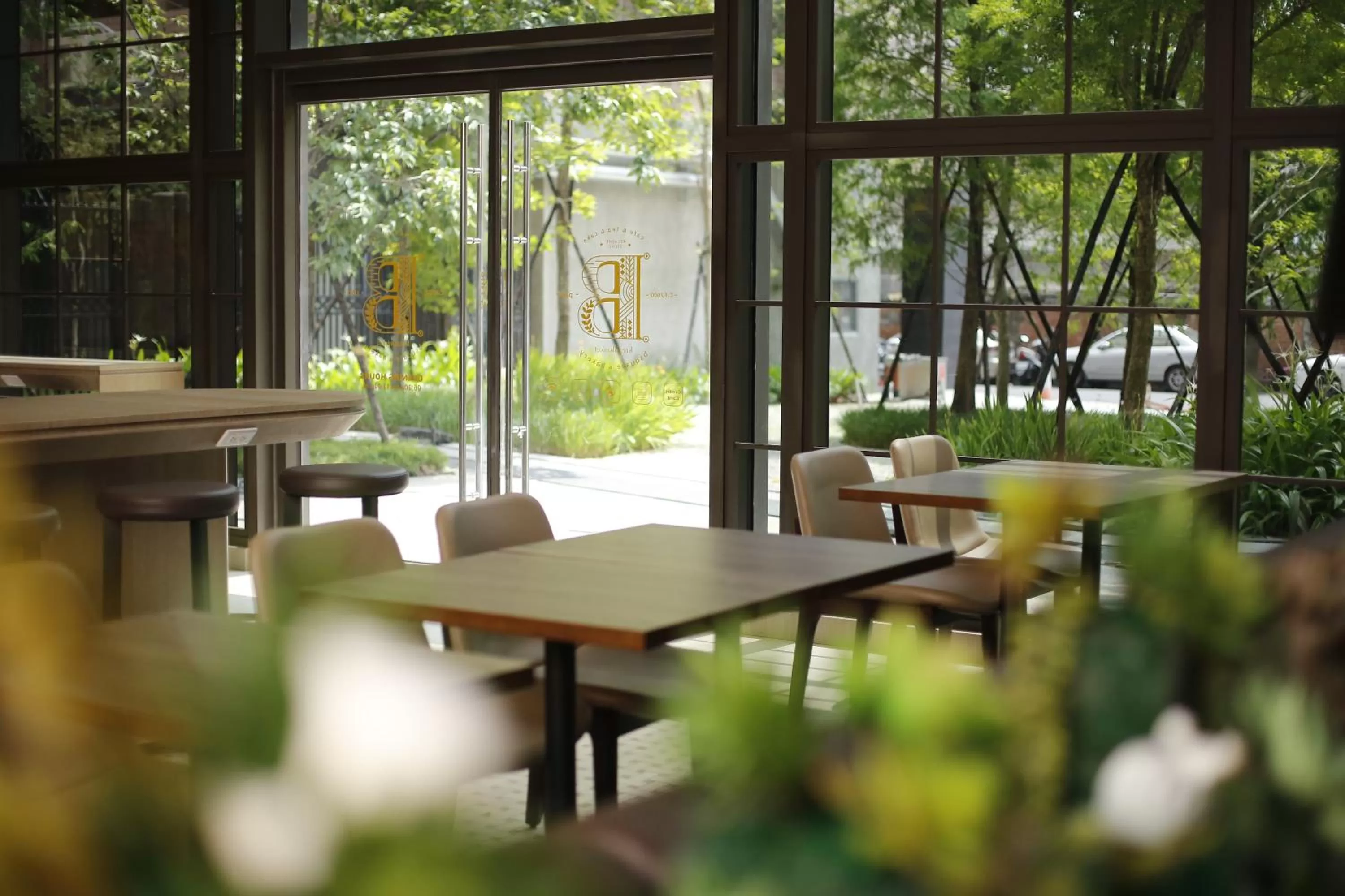 Restaurant/places to eat in Kloud Hotel