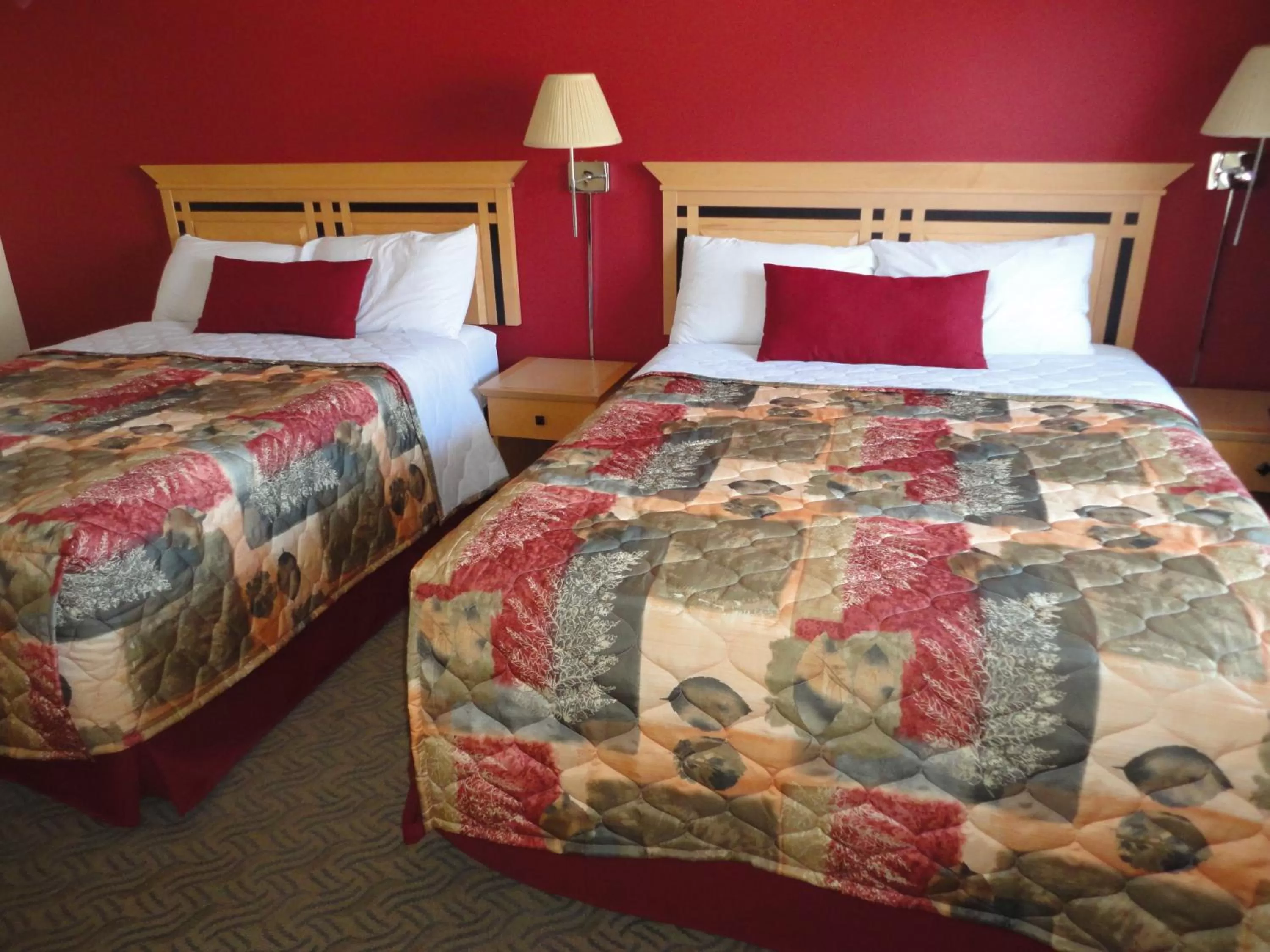 Queen Room with Two Queen Beds in Sahara Courtyard Inn Penticton