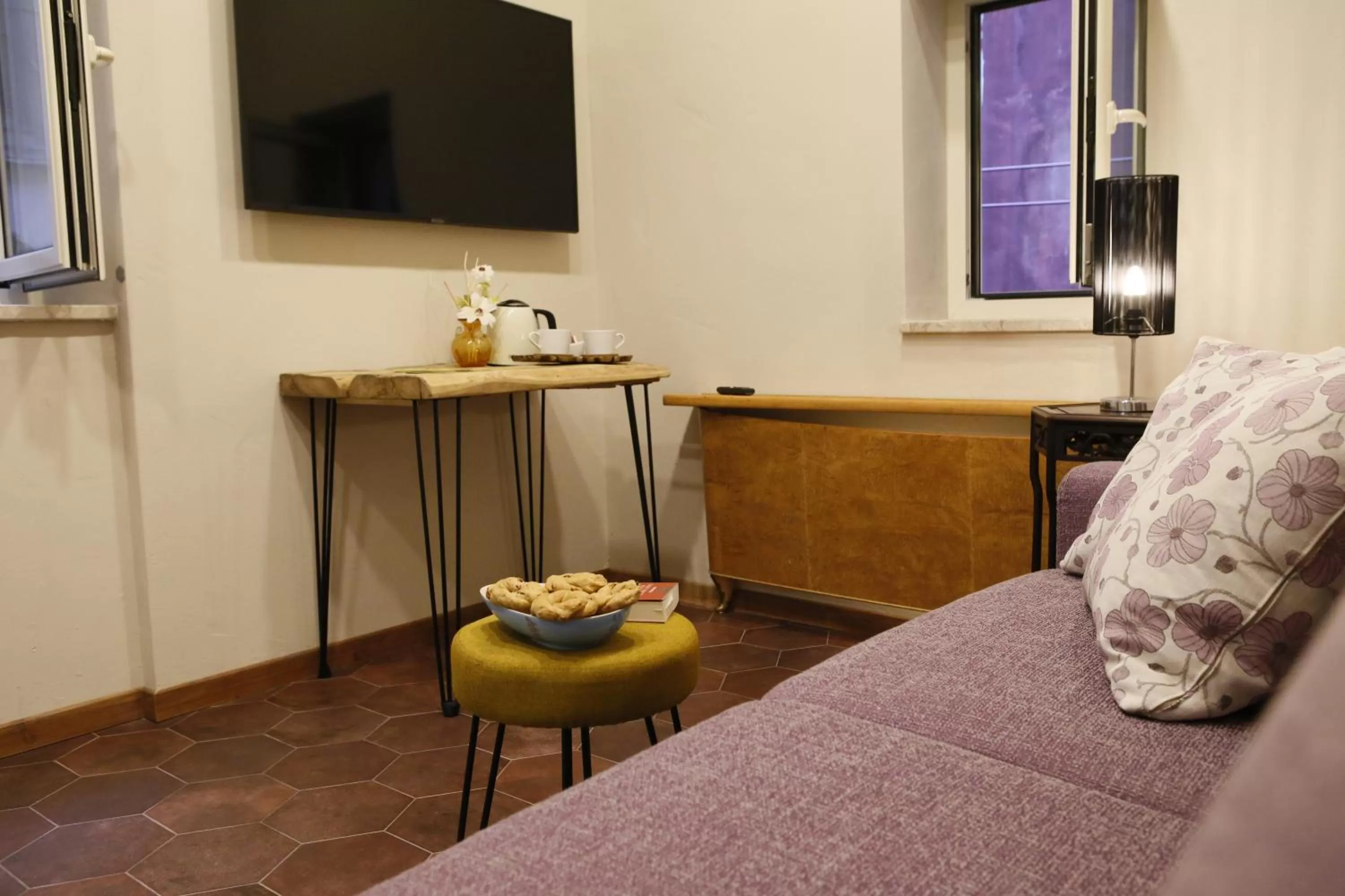 TV/Entertainment Center in Napolicentrico