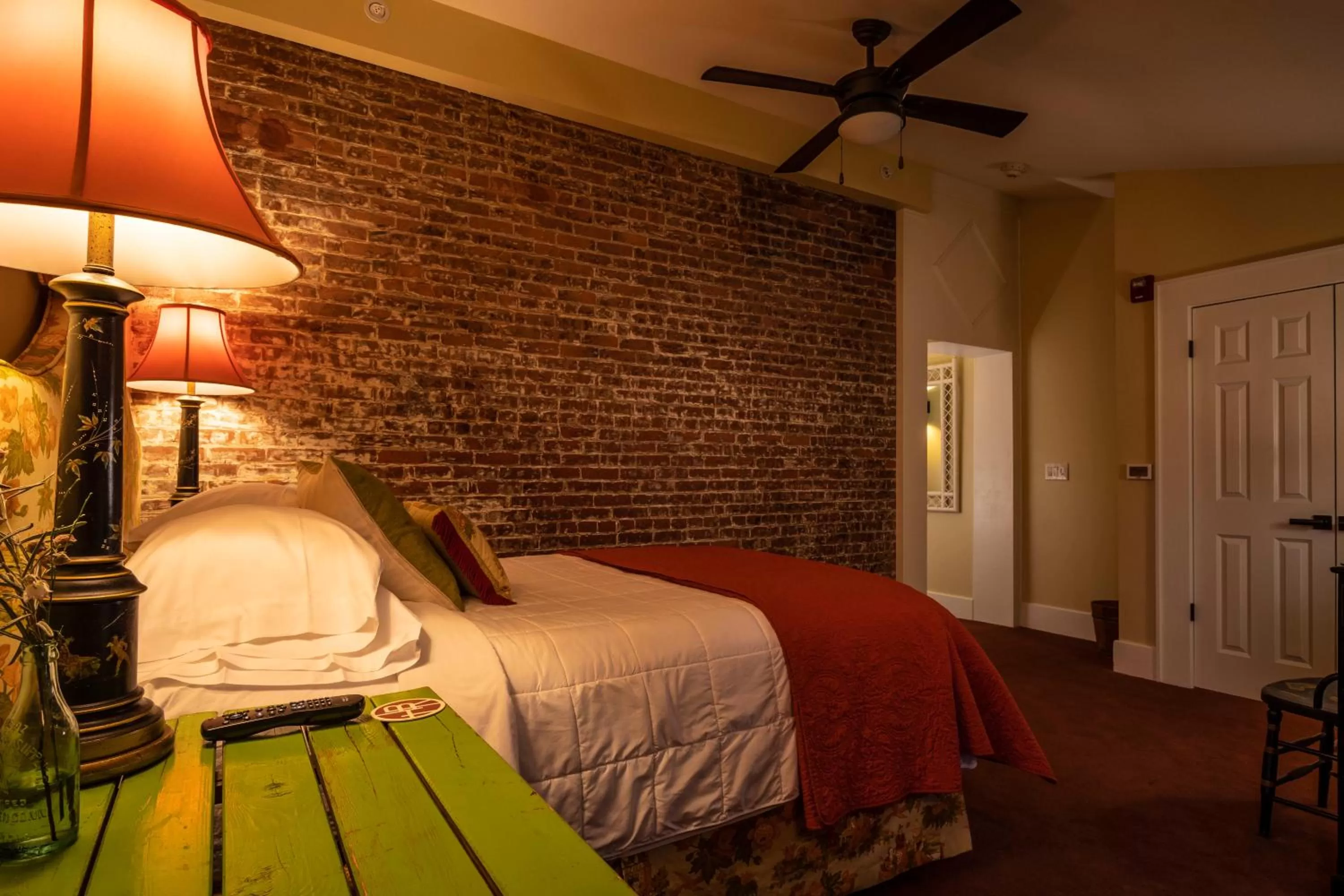 Bed in Hotel Broad Ripple