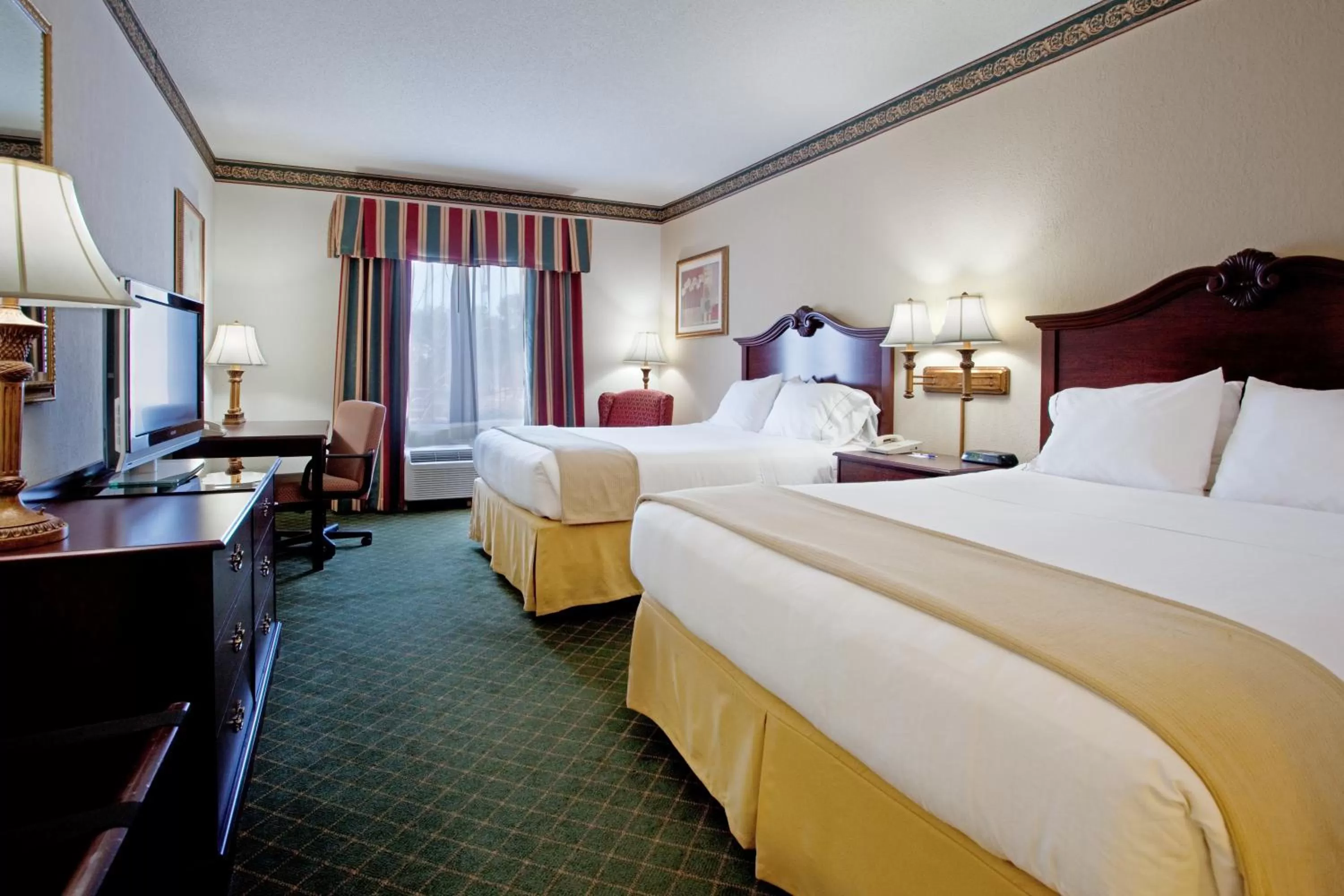 Bed in Moncks Corner Inn