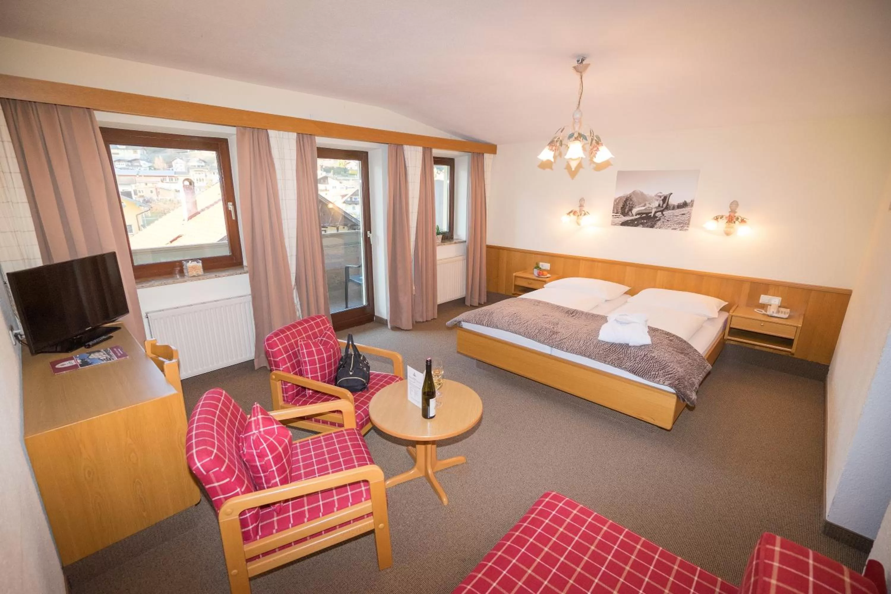 Photo of the whole room, Bed in Hotel zum Lamm