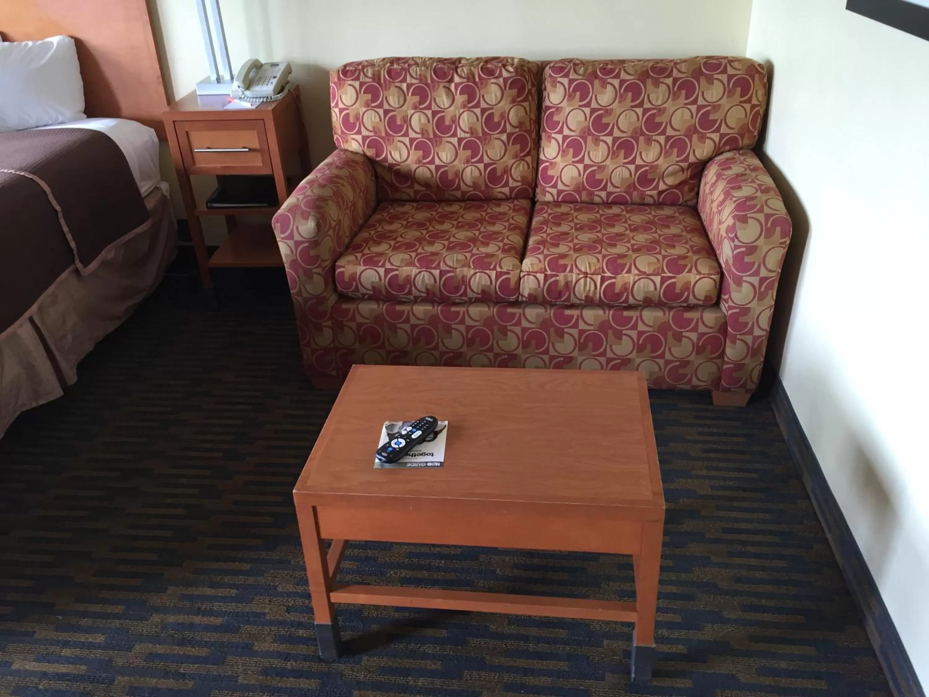 Seating area in Howard Johnson by Wyndham San Diego Sea World