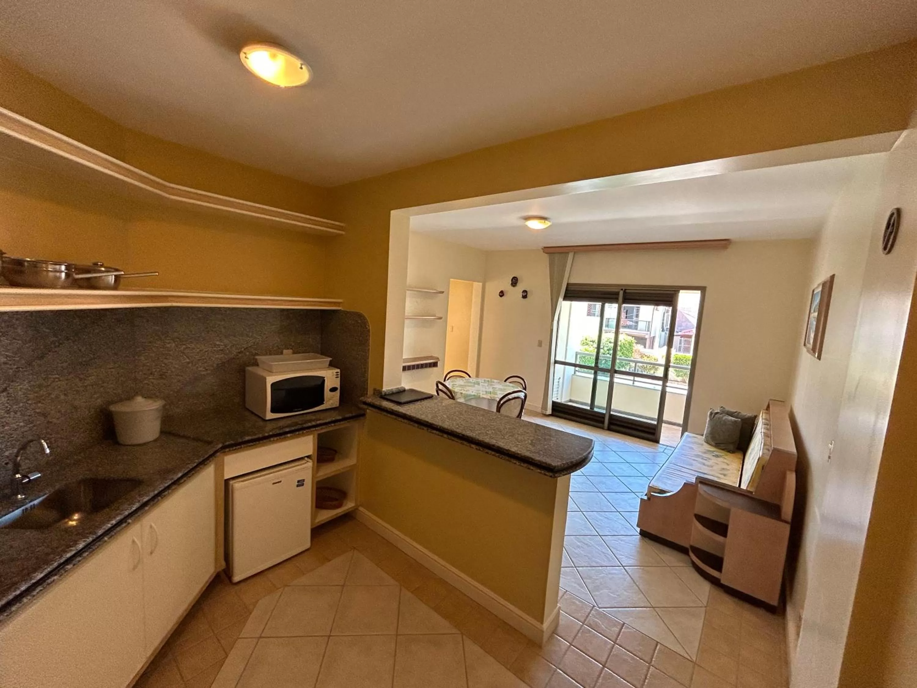 Kitchen or kitchenette, Bed in Golfinhos Apart Hotel