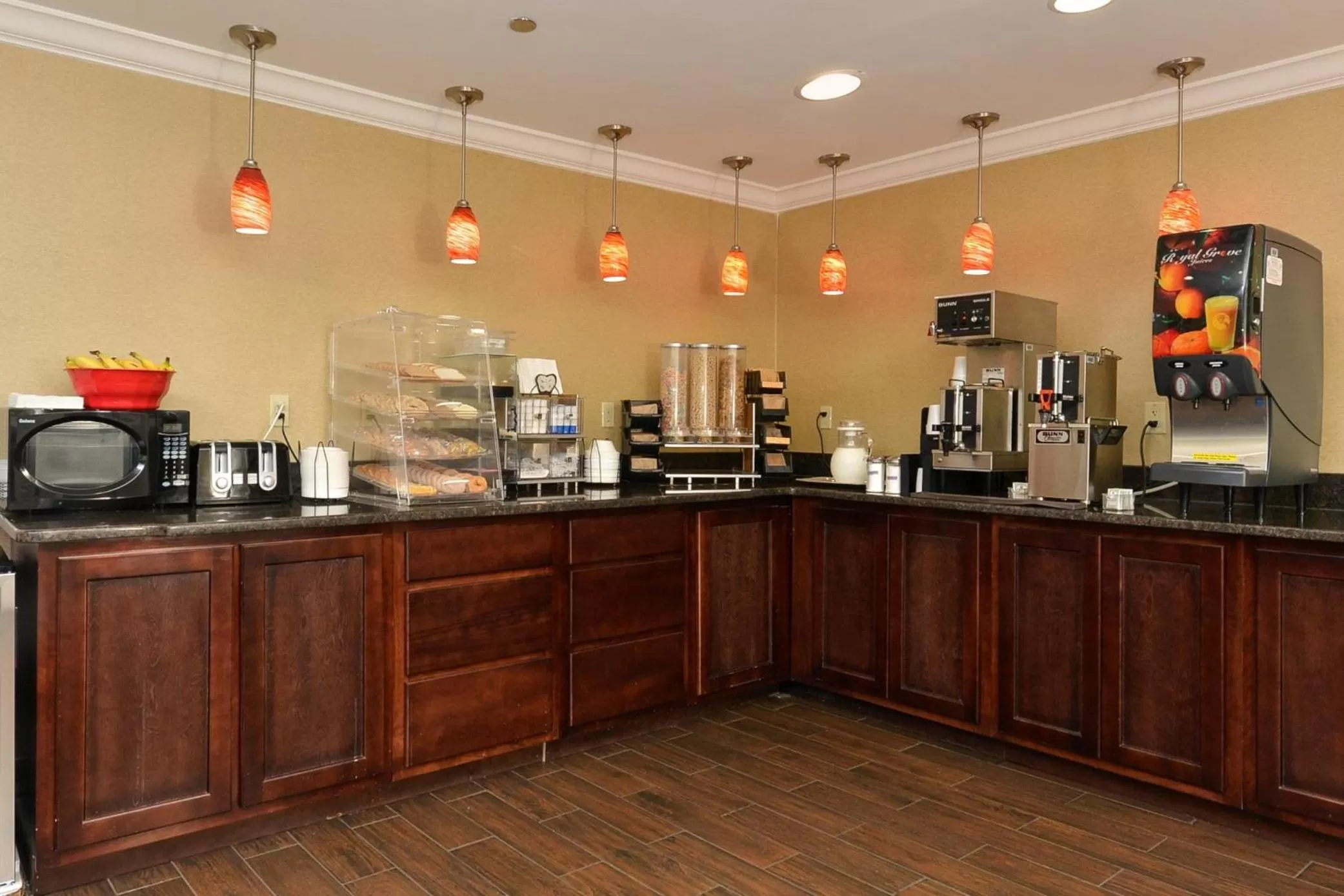 Breakfast in Red Roof Inn Dalton