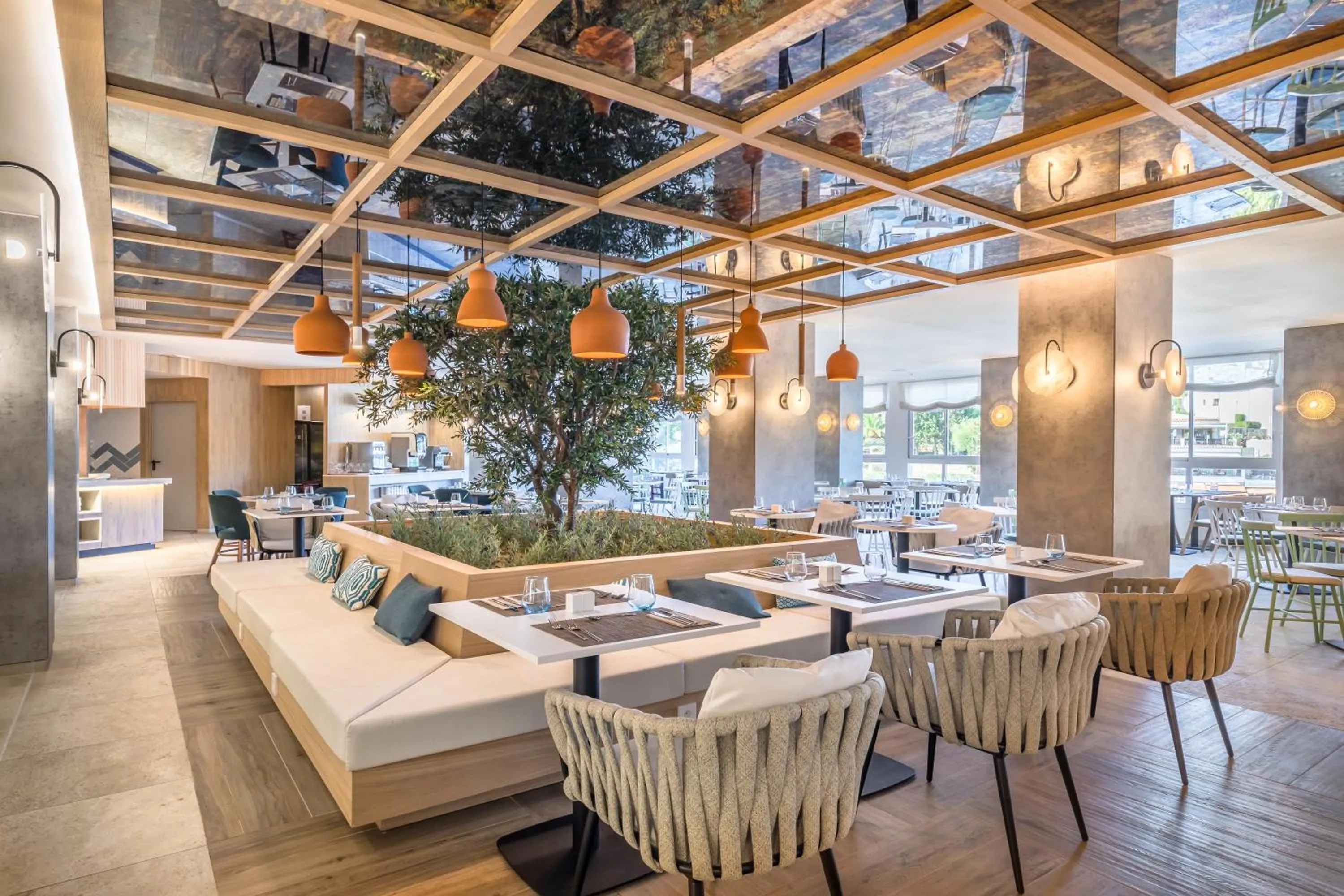 Restaurant/places to eat in Barceló Ponent Beach