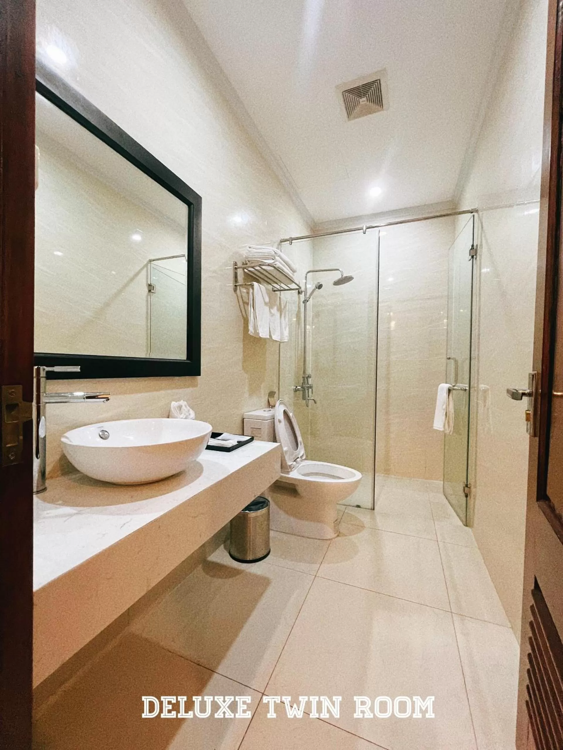 Bathroom in Paragon House and Residence
