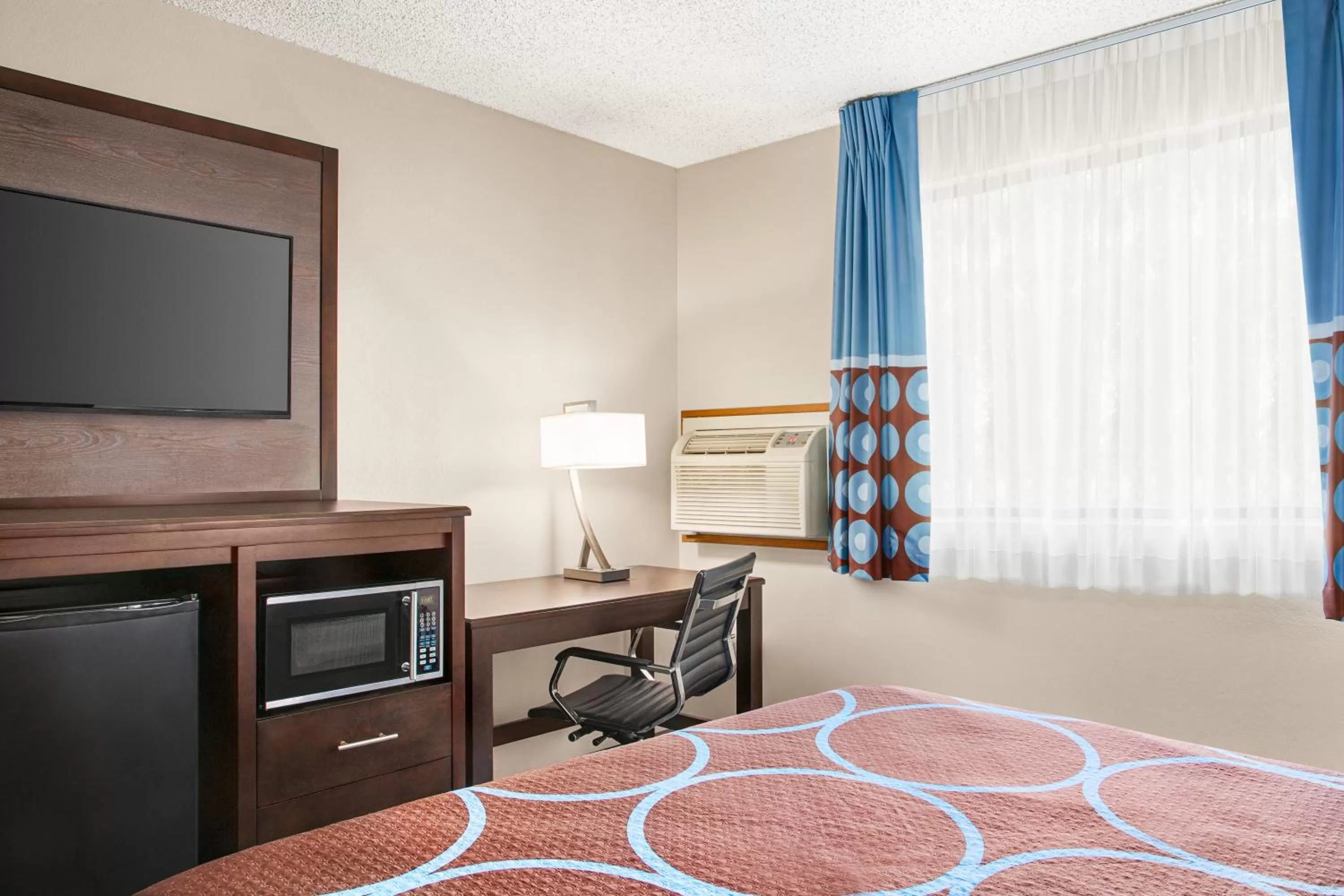 TV and multimedia, Bed in Super 8 by Wyndham Lenexa Overland Park Area/Mall Area