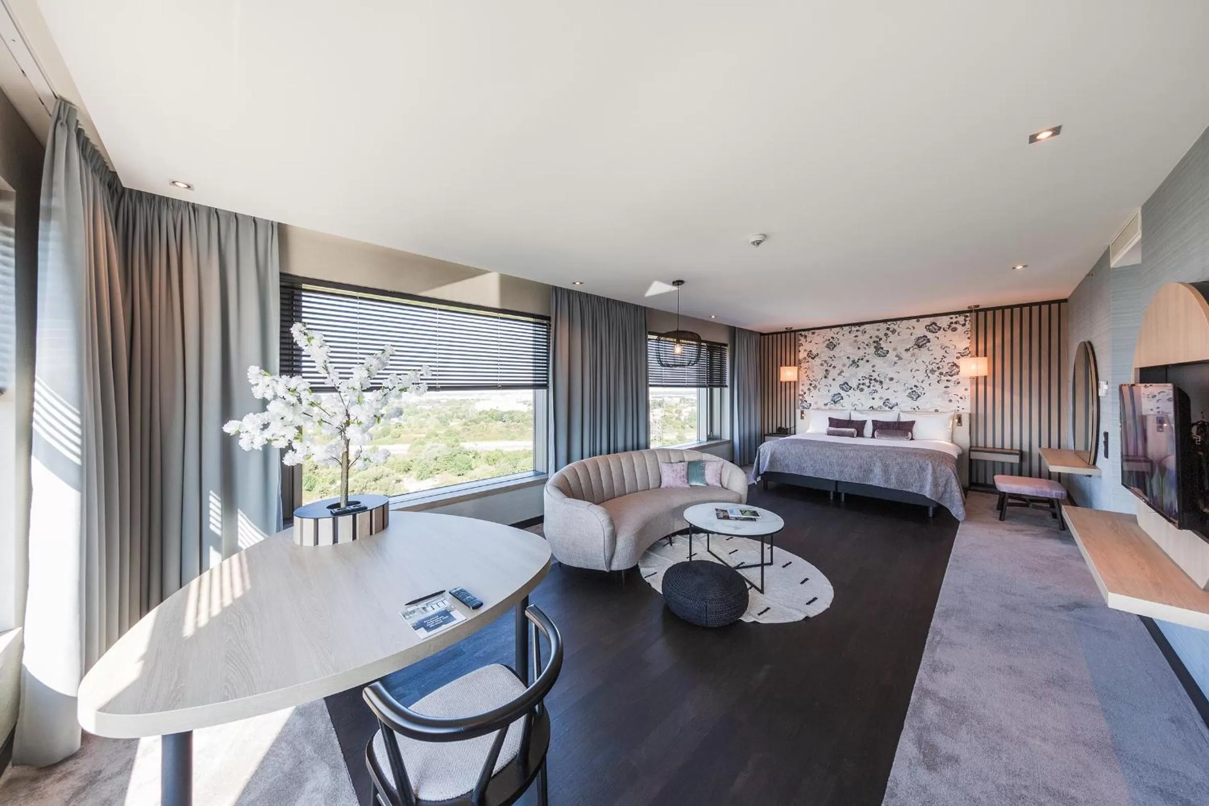 Photo of the whole room, Bed in Van der Valk Hotel Düsseldorf