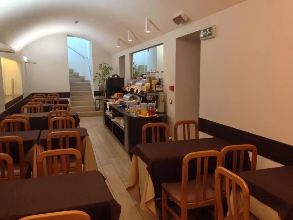 Dining area in Hotel Astoria Garden