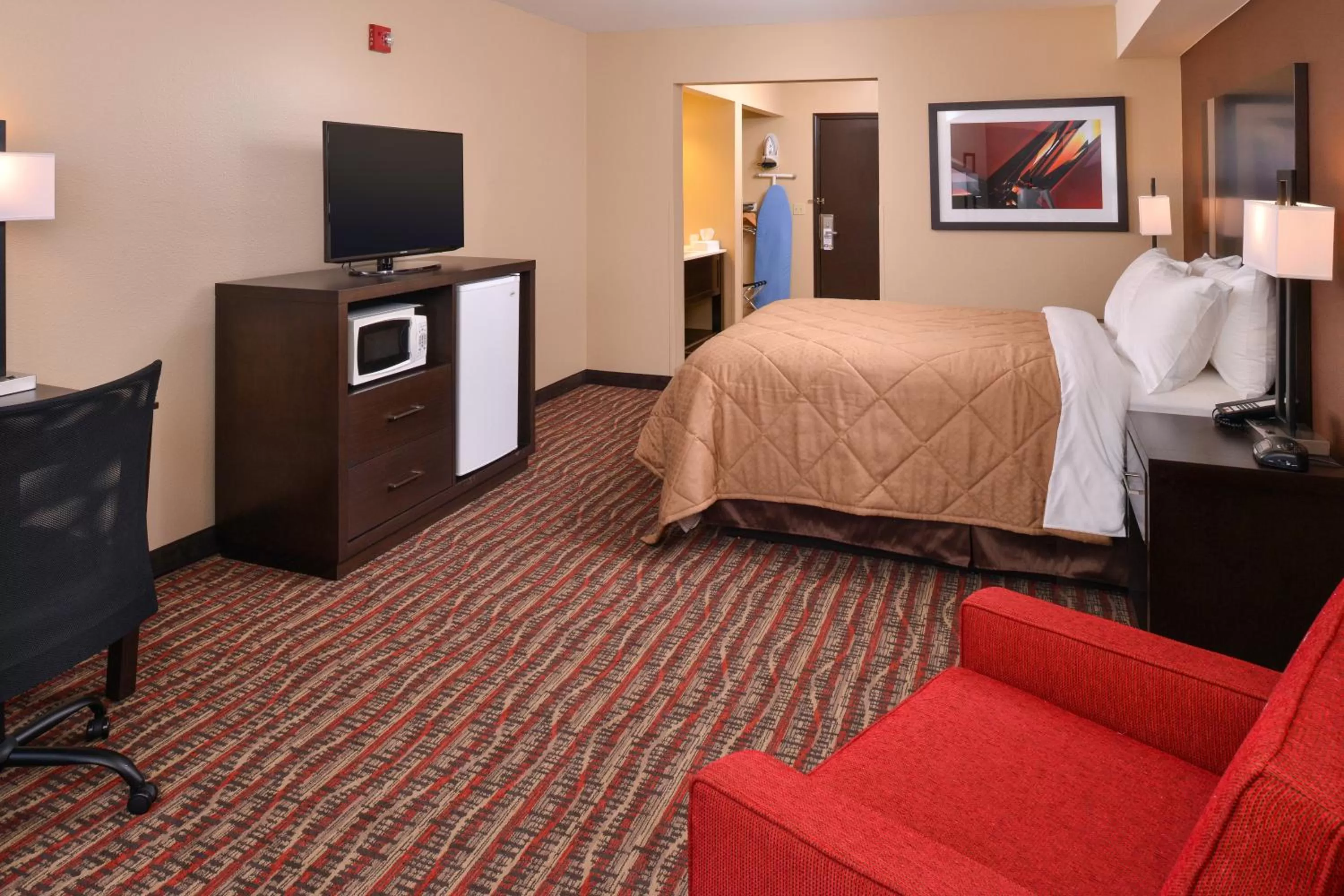Photo of the whole room, Bed in Quality Inn & Suites Tacoma - Seattle