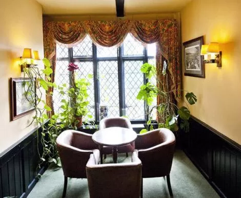 Lounge or bar in Roebuck by Greene King Inns