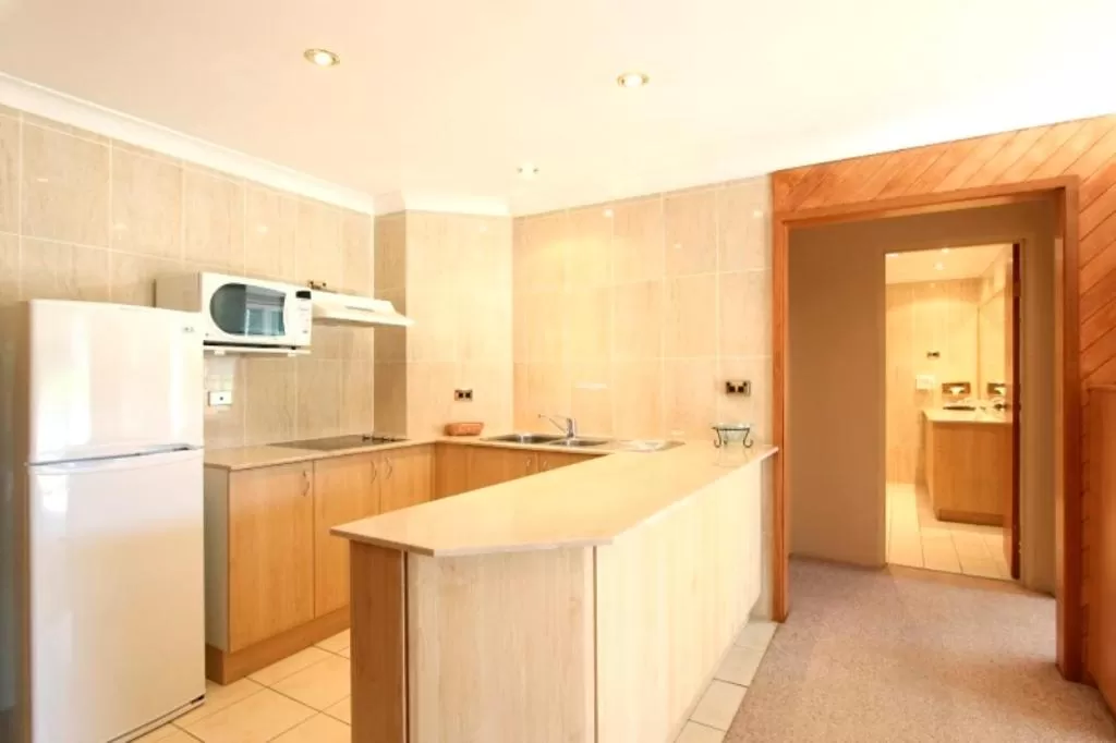 Kitchen or kitchenette in The Hermitage Motel - Campbelltown